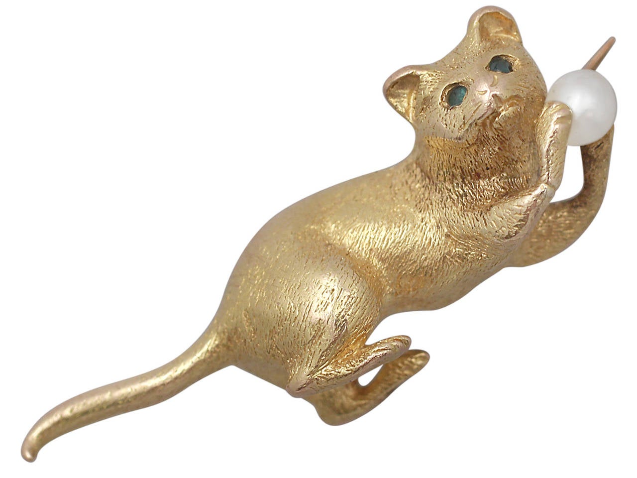A fine and impressive antique natural emerald and pearl, 18 karat yellow gold brooch in the form of a cat; part of our antique jewelry and estate jewelry collections

This fine antique brooch has been crafted in 18k yellow gold in the form of a