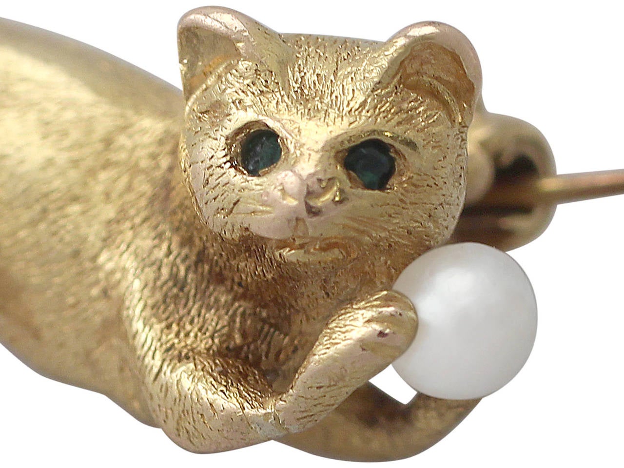 gold cat brooch