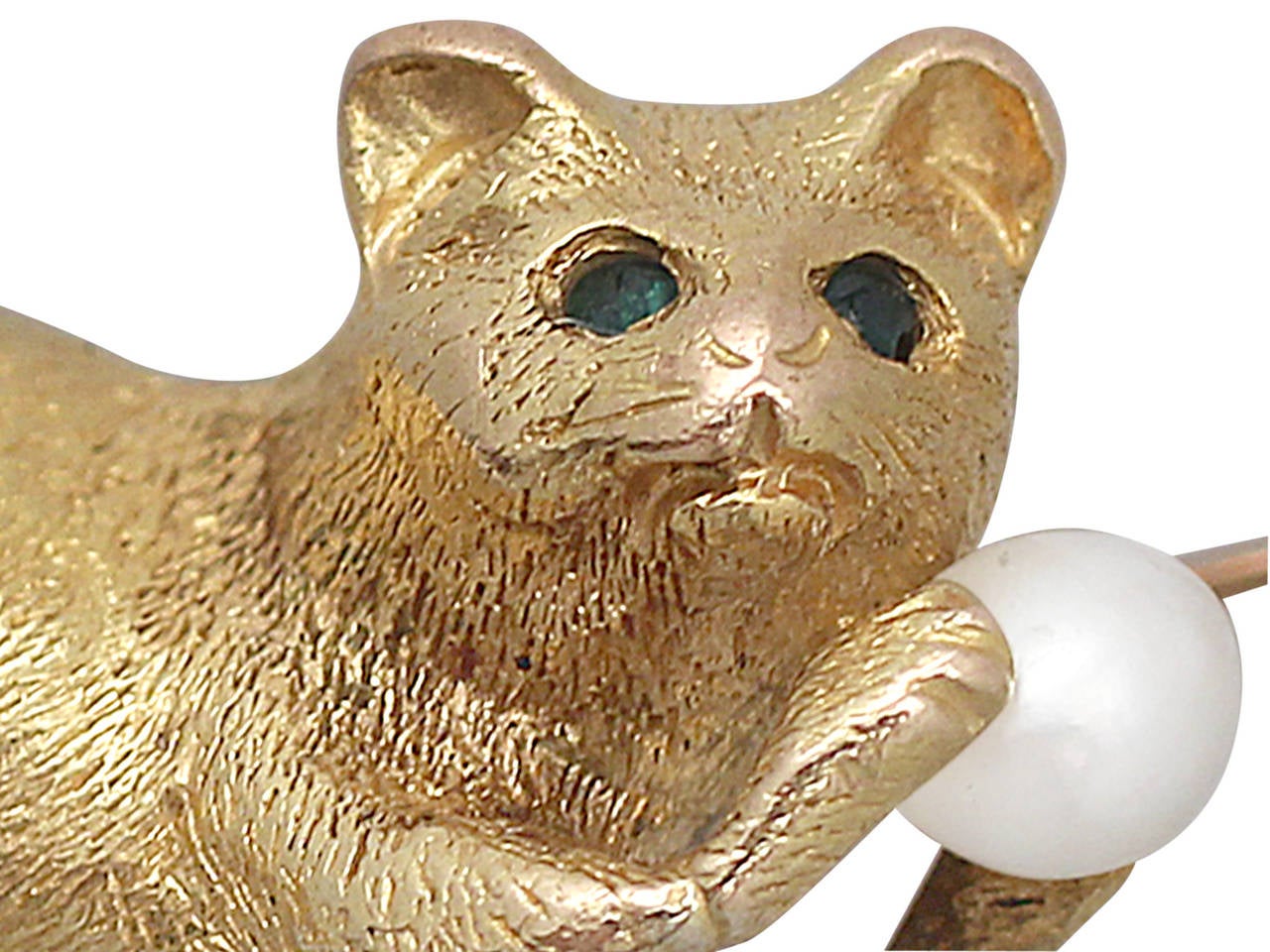 Emerald and Pearl, 18k Yellow Gold 'Cat' Brooch - Antique Victorian In Excellent Condition In Jesmond, Newcastle Upon Tyne