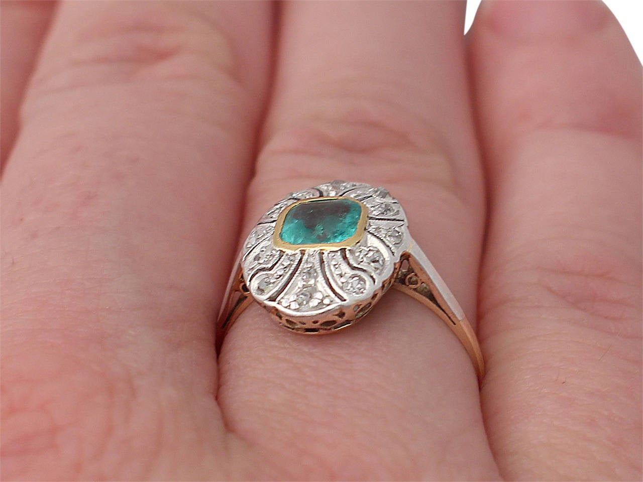 1910s Antique Emerald & Diamond Yellow Gold Cocktail Ring 5