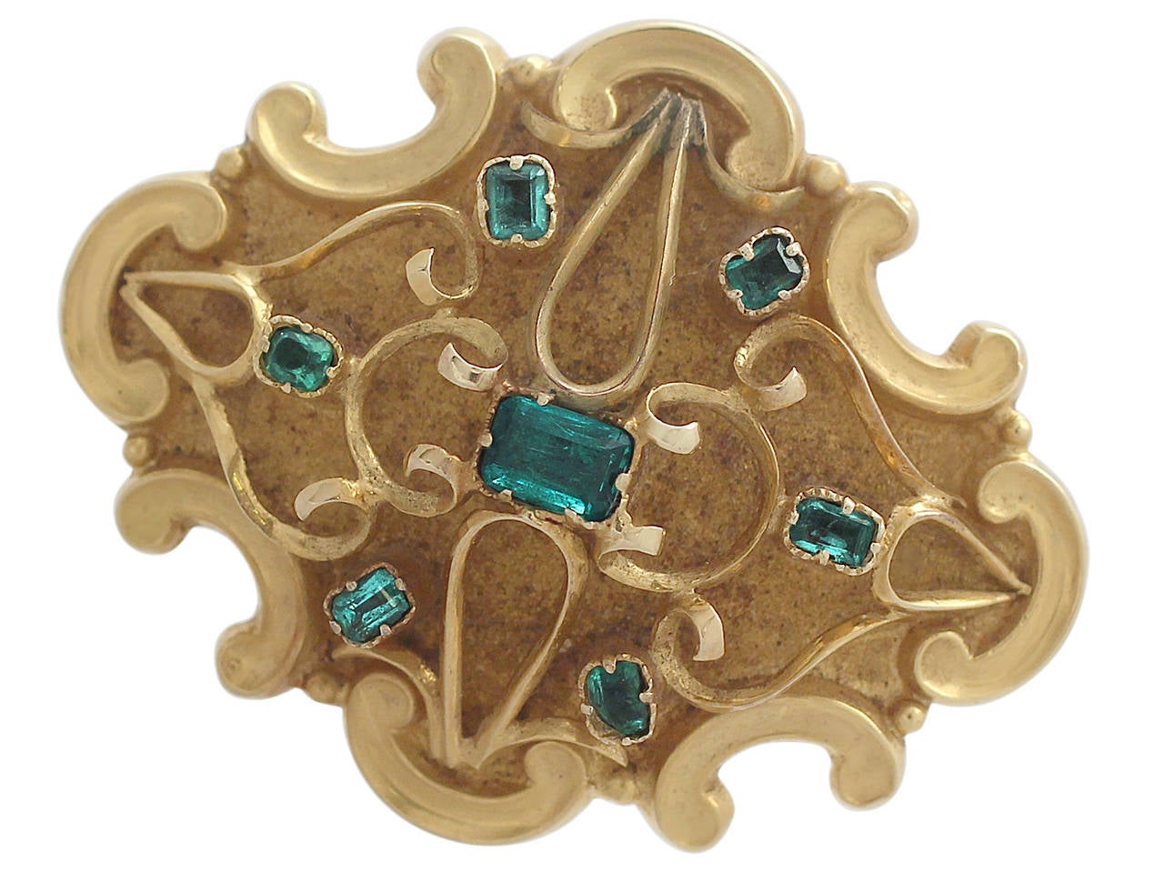 A fine and impressive antique Victorian 0.62 carat emerald and 18 karat yellow gold mourning brooch; part of our antique jewelry and estate jewelry collections

This impressive antique Victorian mourning brooch* has been crafted in 18k yellow