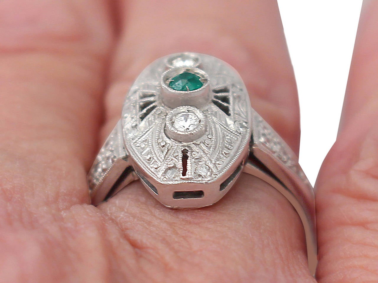 0.20Ct Diamond & 0.05Ct Emerald, Platinum Ring - Art Deco Style - Vintage 5