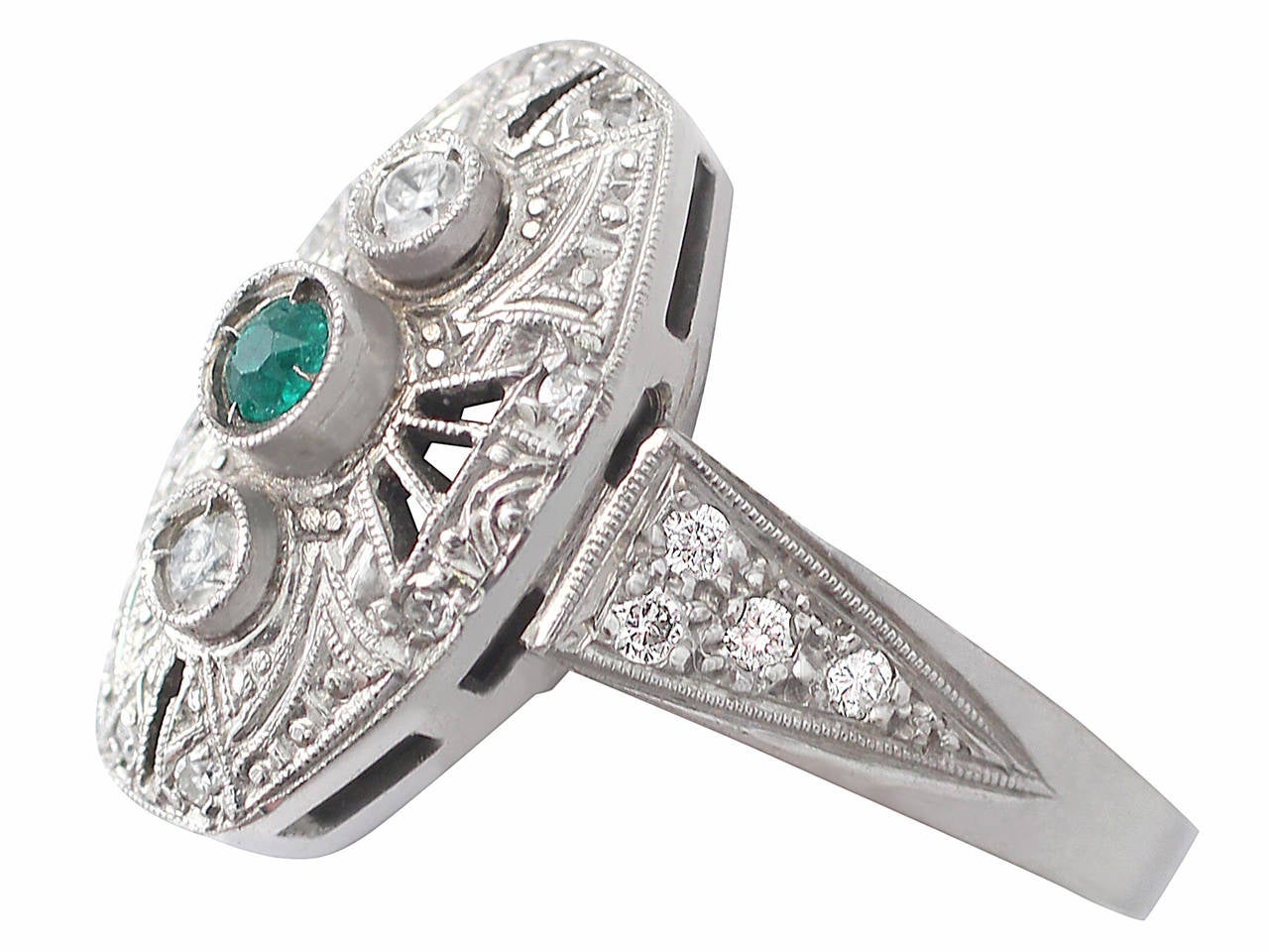 0.20Ct Diamond & 0.05Ct Emerald, Platinum Ring - Art Deco Style - Vintage In Excellent Condition In Jesmond, Newcastle Upon Tyne