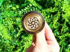 Broche de deuil en émail ancien et perles de rocaille en or jaune