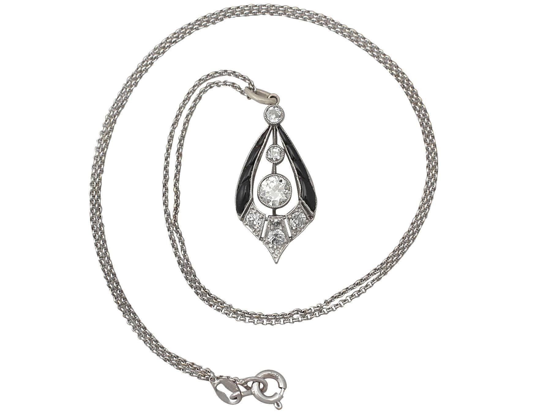 A stunning, fine and impressive original Art Deco, 0.77 carat diamond and onyx pendant in platinum; part of our diverse antique jewelry and estate jewelry collections

This stunning 1920's diamond and onyx pendant has been crafted in platinum.

The