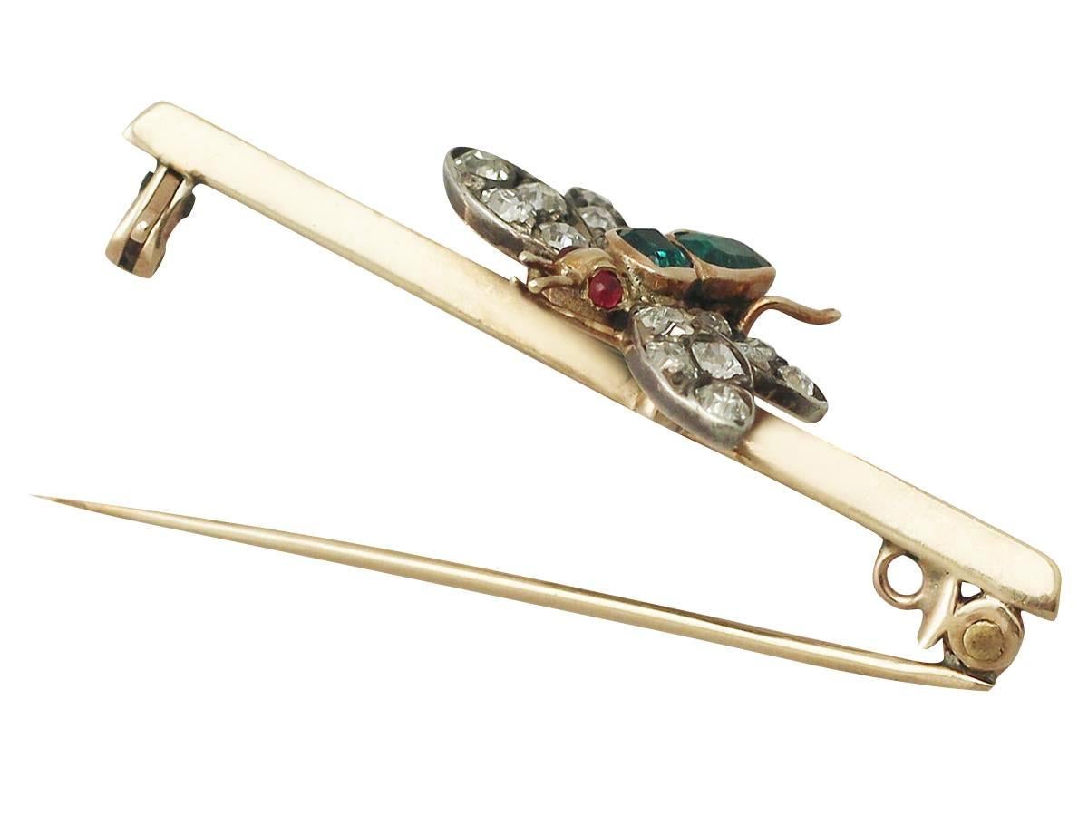 1.38Ct Diamond & 0.42Ct Emerald, 9k Yellow Gold Insect Brooch - Antique In Excellent Condition In Jesmond, Newcastle Upon Tyne