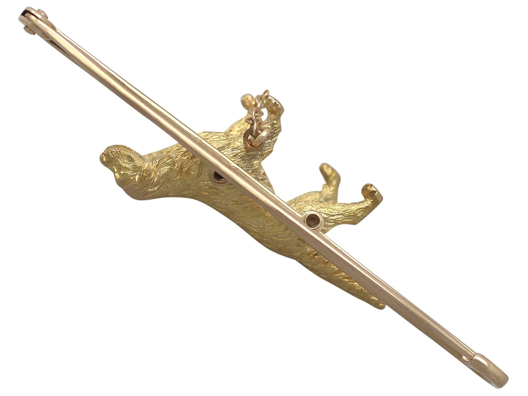 15 Karat Yellow Gold 'Retriever' Bar Brooch, Antique, circa 1900 2