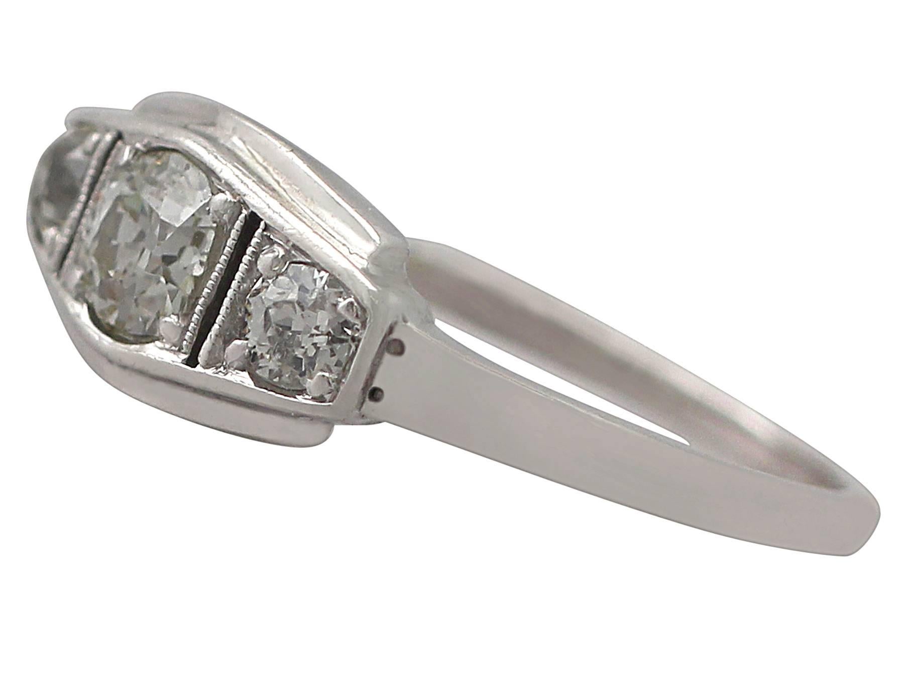 0.55Ct Diamond and 14k White Gold Trilogy Ring - Antique Circa 1930 In Excellent Condition In Jesmond, Newcastle Upon Tyne