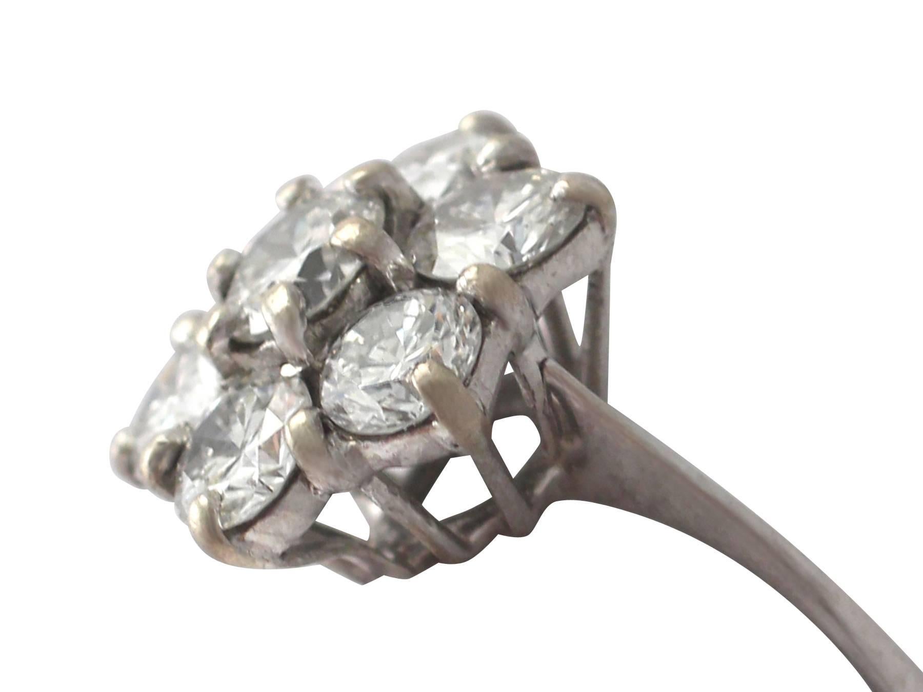 3.02Ct Diamond and 18k White Gold Cluster Ring - Vintage Circa 1970 In Excellent Condition In Jesmond, Newcastle Upon Tyne