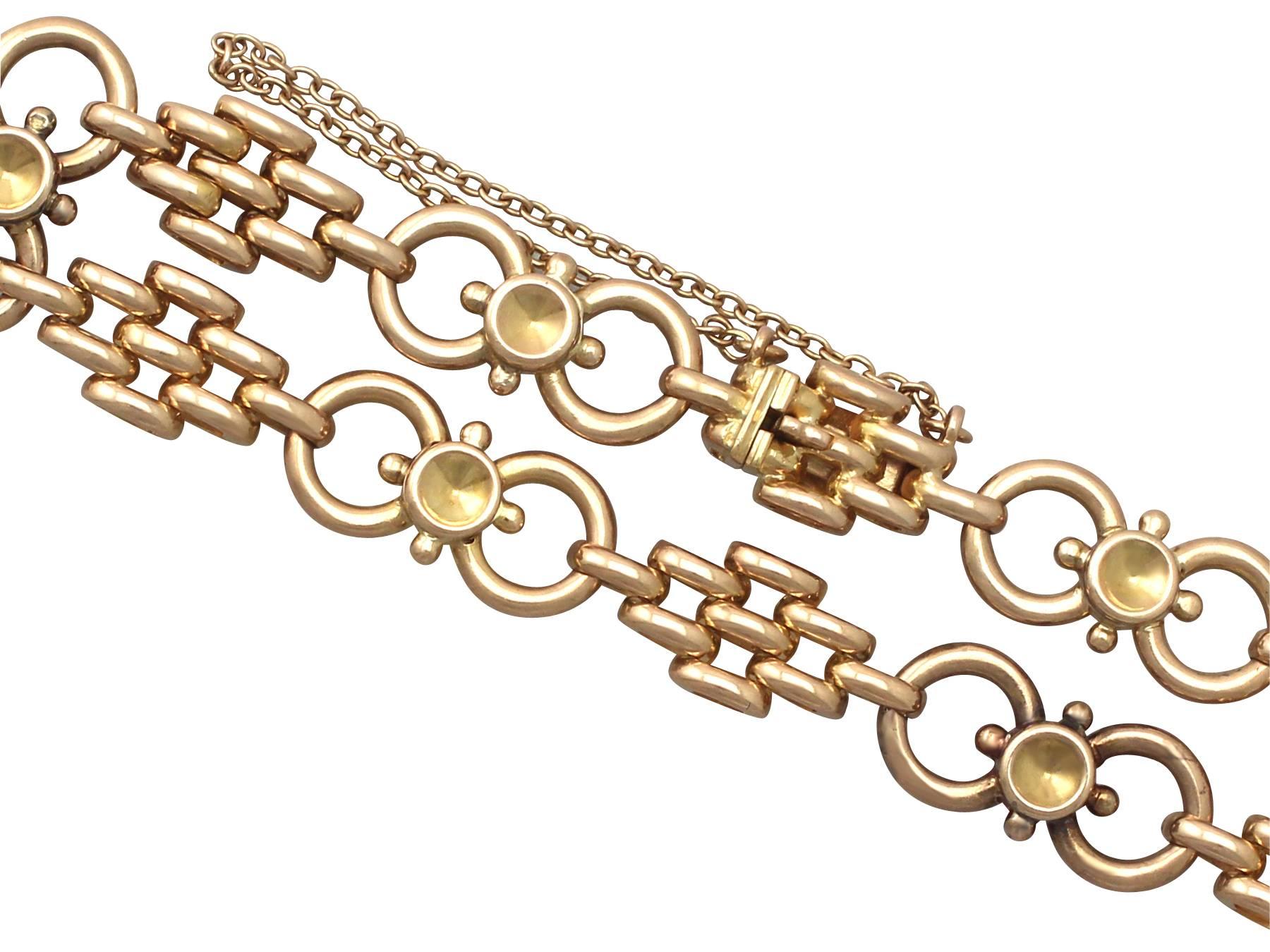 A fine and impressive 15 karat yellow gold bracelet; part of our diverse antique jewelry and estate jewelry collections

This fine and impressive antique bracelet has been crafted in 15k yellow gold.

The impressive gate style bracelet displays