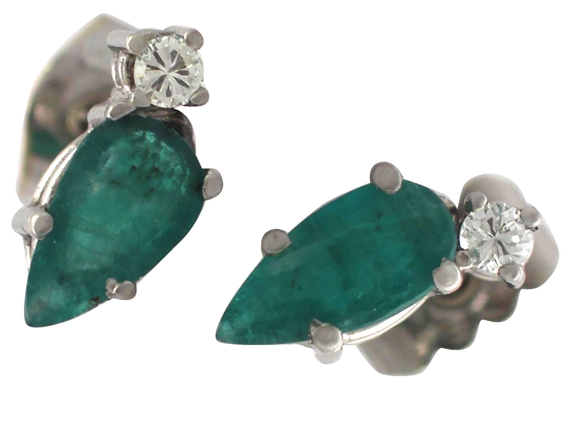 1.04 Carat Emerald and 0.05 Carat Diamond, 18 Karat Gold Stud Earrings, Vintage In Excellent Condition In Jesmond, Newcastle Upon Tyne