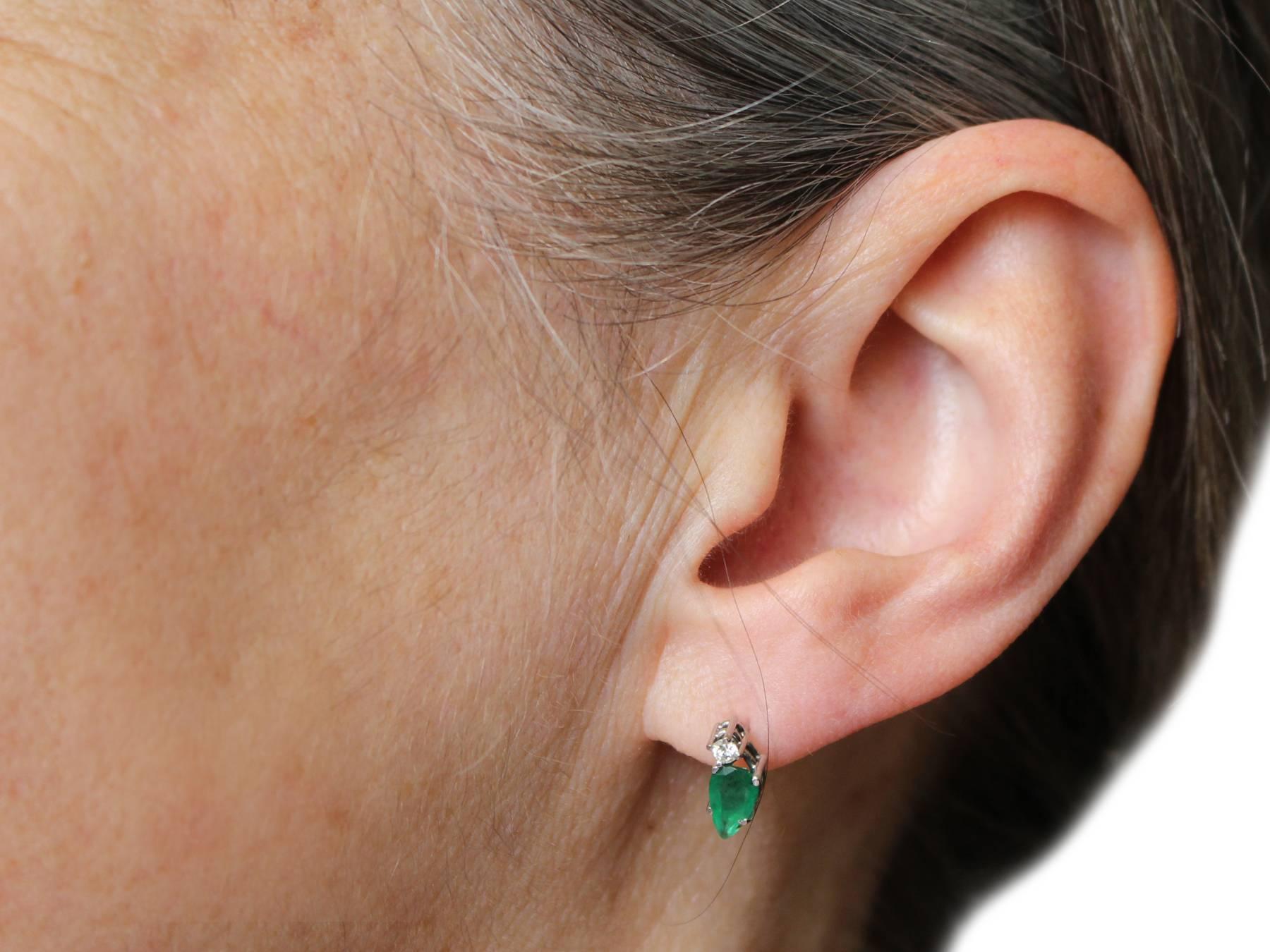 1.04 Carat Emerald and 0.05 Carat Diamond, 18 Karat Gold Stud Earrings, Vintage 5