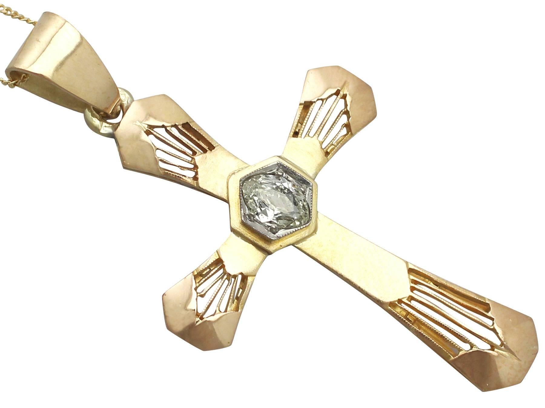 0.35Ct Diamond & 14k Yellow Gold 'Cross' Pendant - Antique German Circa 1930 In Excellent Condition In Jesmond, Newcastle Upon Tyne