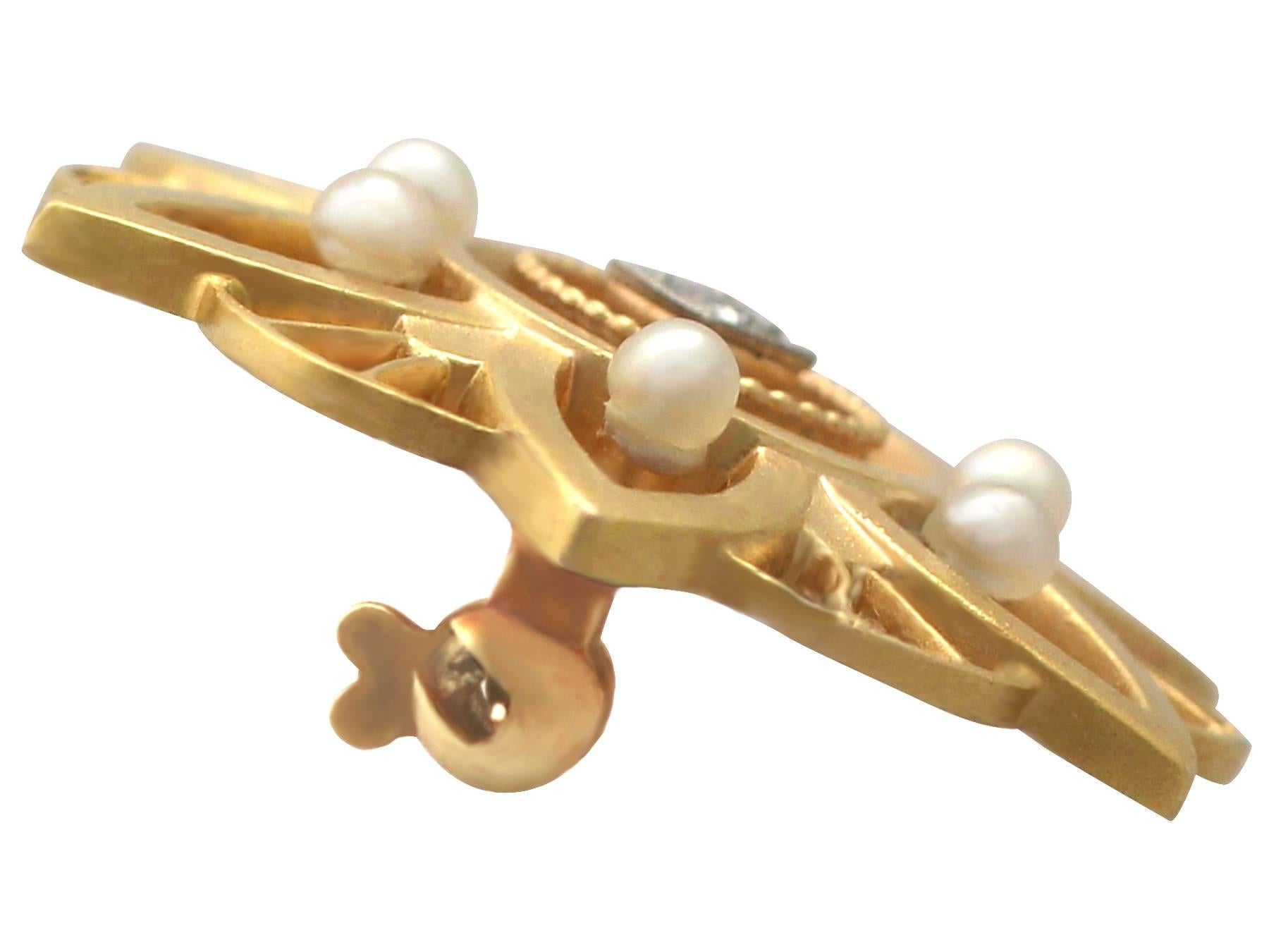 1890s Seed Pearl and Diamond, 14k Yellow Gold Brooch In Excellent Condition In Jesmond, Newcastle Upon Tyne