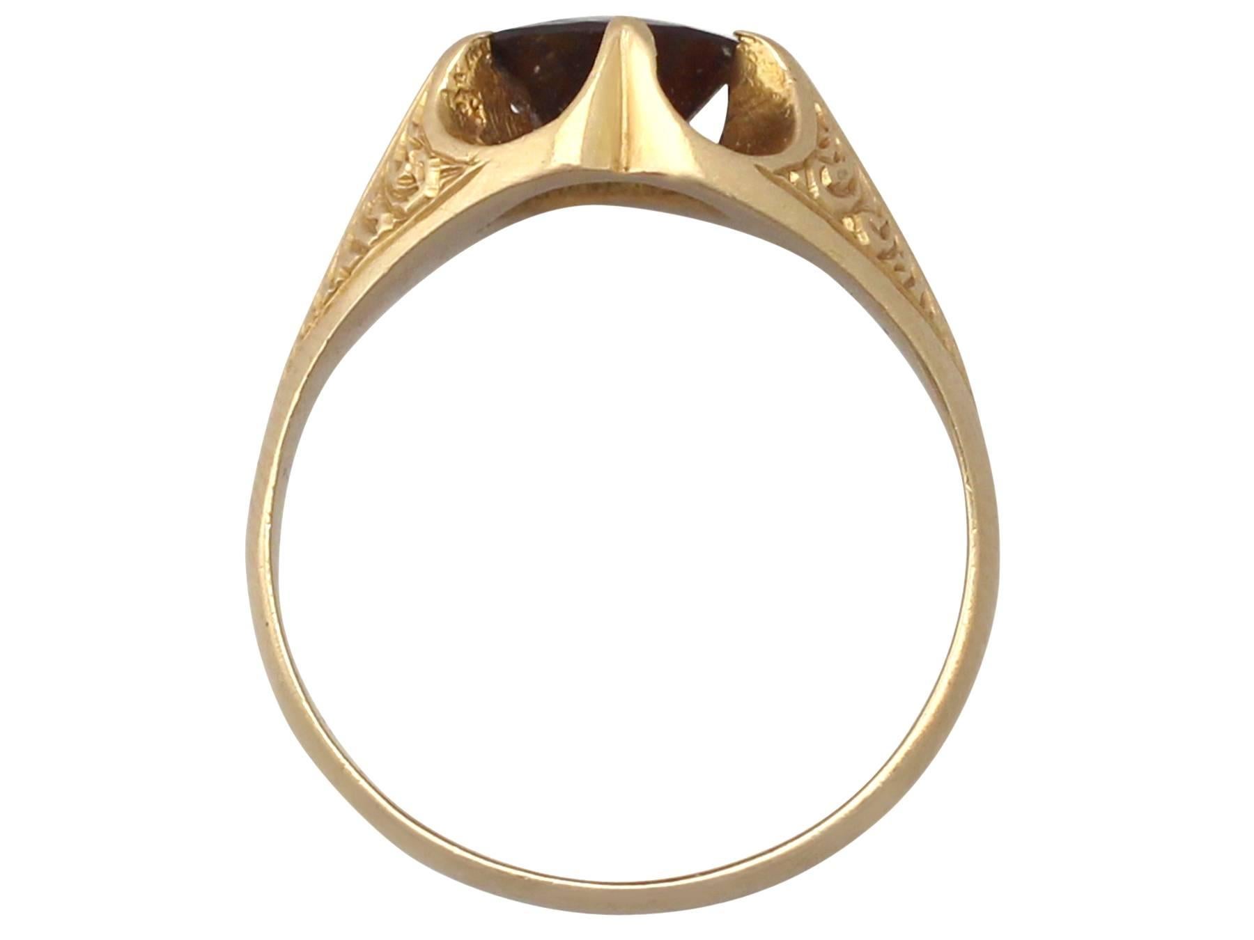 Women's or Men's Antique 1916 1.52 Carat Garnet and 18k Yellow Gold Ring
