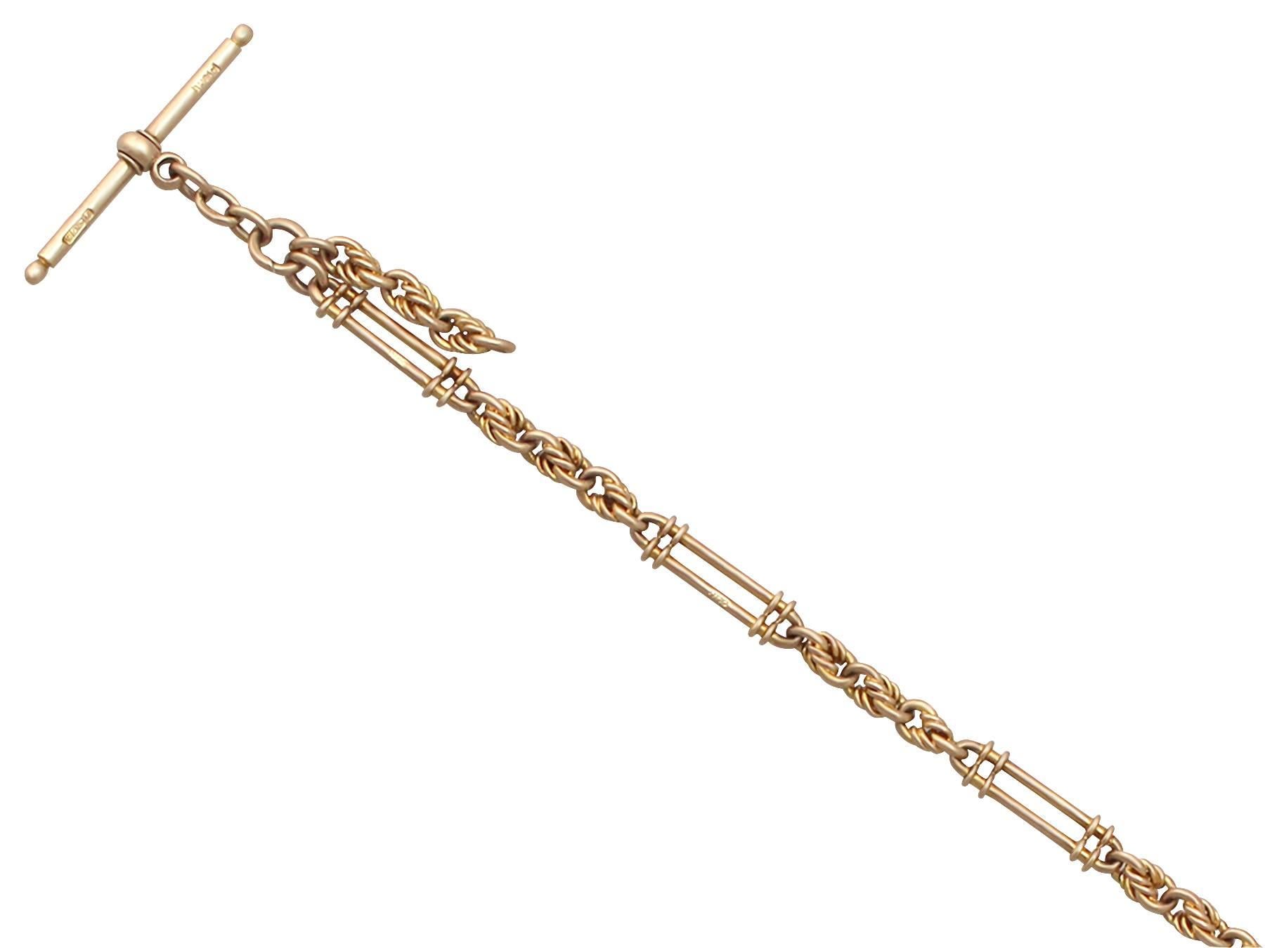 A fine and impressive antique 9 karat yellow gold Albert watch chain; part of our diverse antique jewelry and estate jewelry collections

This fine and impressive fancy watch chain has been crafted in 9k yellow gold.

The impressive figaro style
