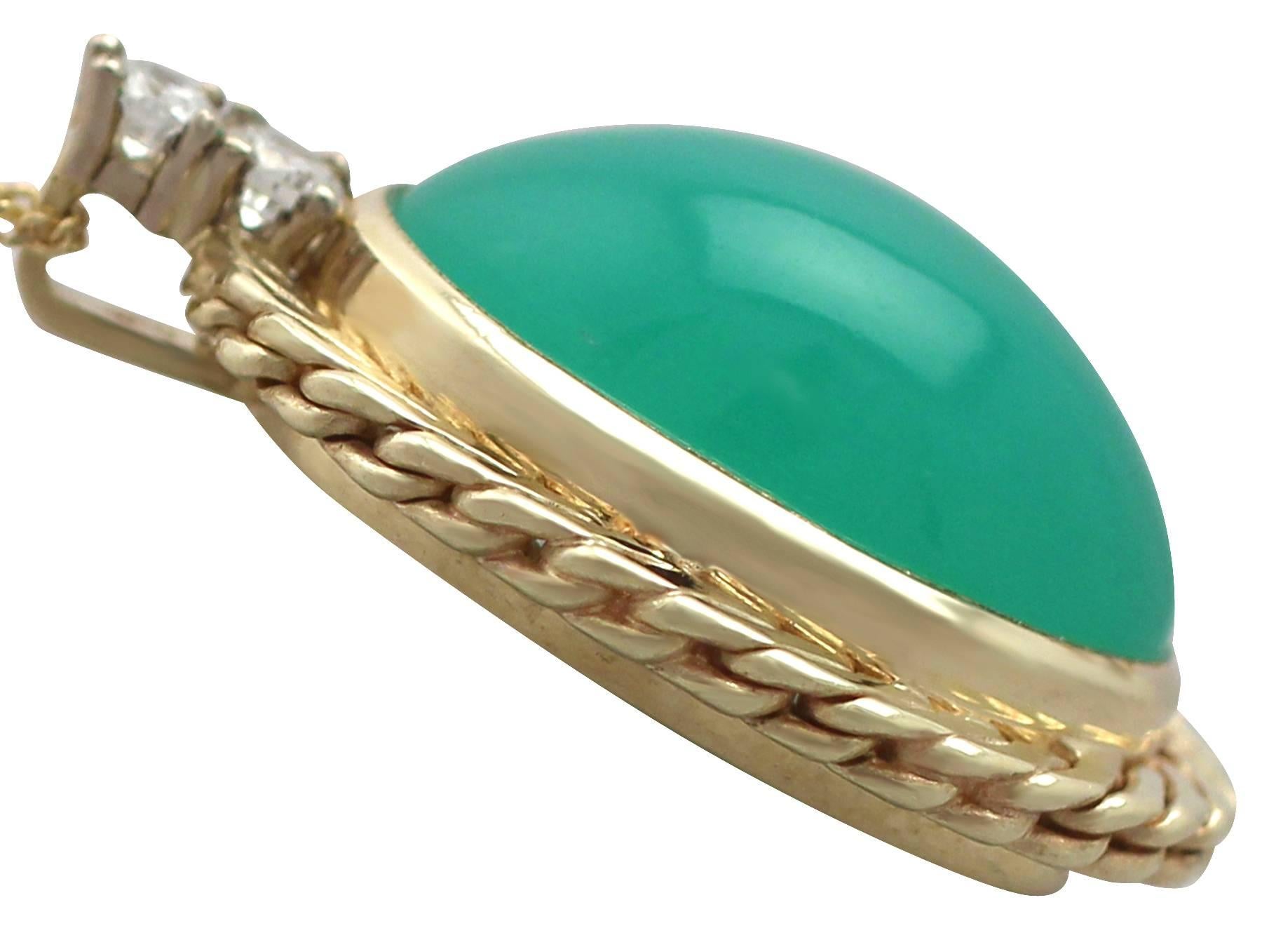 7.29Ct Chrysoprase and Diamond, 14k Yellow Gold Pendant - Circa 1960 In Excellent Condition In Jesmond, Newcastle Upon Tyne