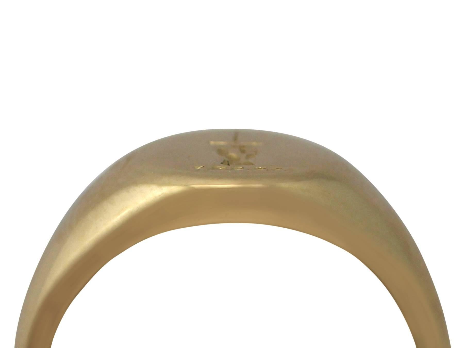 A fine and impressive 18 carat yellow gold signet ring: part of our gent's jewellery and estate jewelry collections

Description

This fine and impressive signet ring has been crafted in 18 ct yellow gold.

The oval face of this armigerous