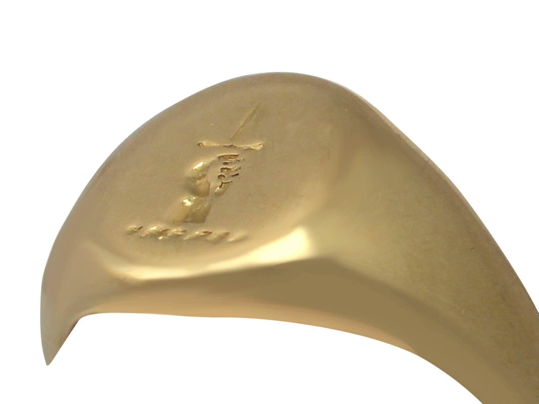18k Yellow Gold Signet Ring - 1973 In Excellent Condition In Jesmond, Newcastle Upon Tyne