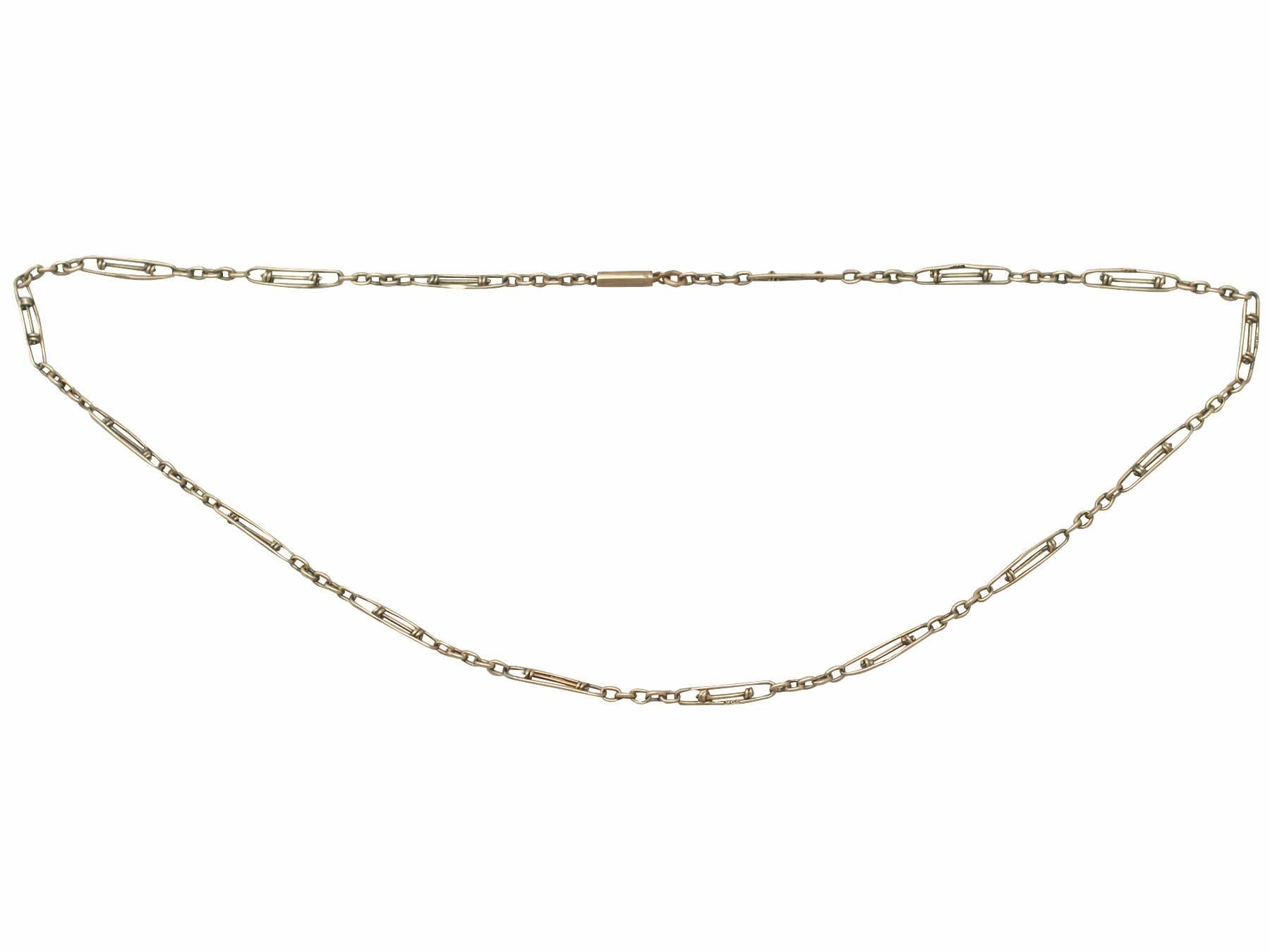 A fine and impressive antique 9 karat yellow gold fancy figaro necklace chain; part of our diverse antique jewellery and estate jewelry collections

This fine and impressive antique necklace chain has been crafted in 9k yellow gold.

The Figaro
