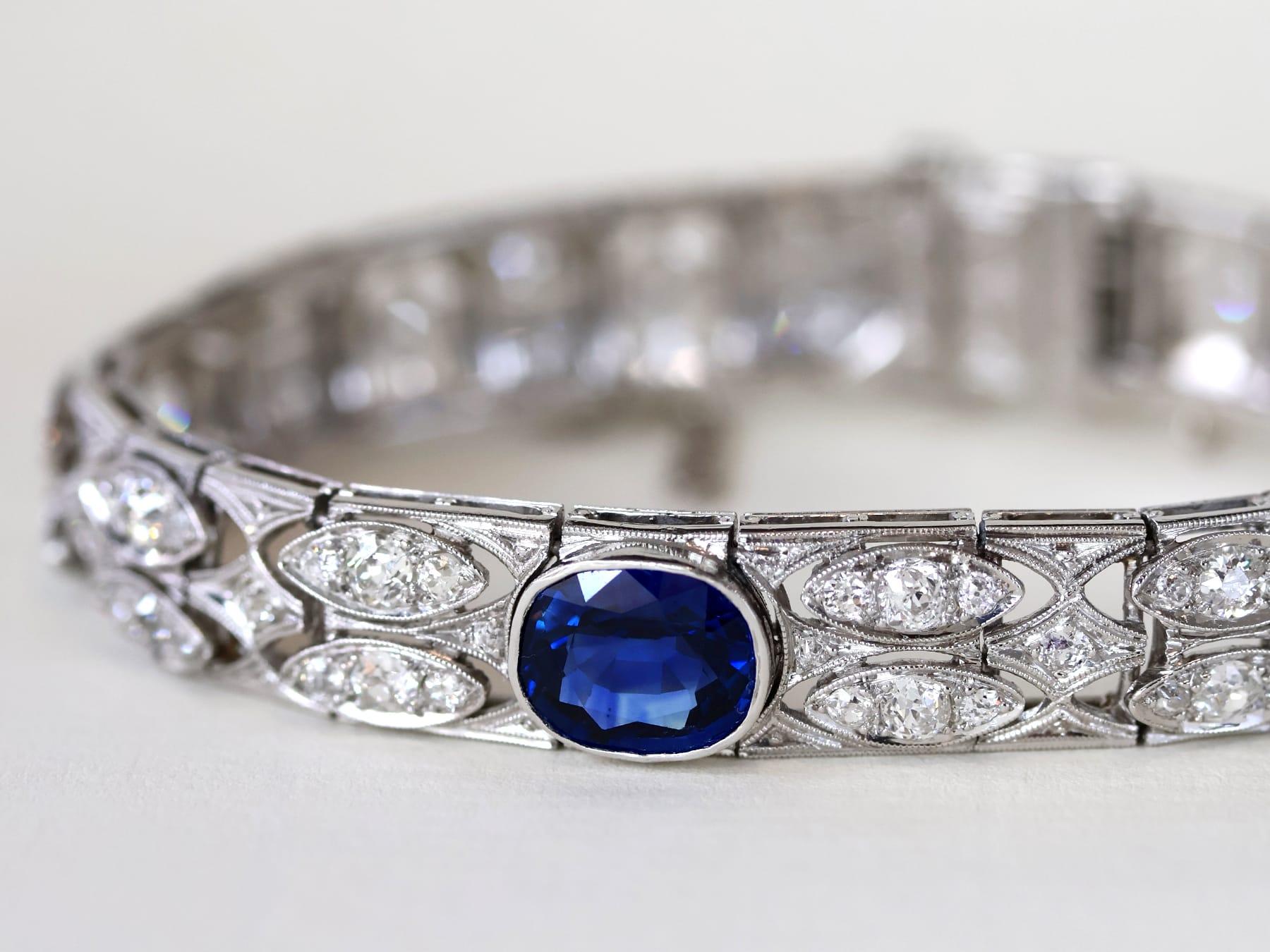 Platinarmband mit 2,90 Karat basalistischem Saphir und 5,40 Karat Diamanten im Art déco-Stil im Zustand „Hervorragend“ im Angebot in Jesmond, Newcastle Upon Tyne