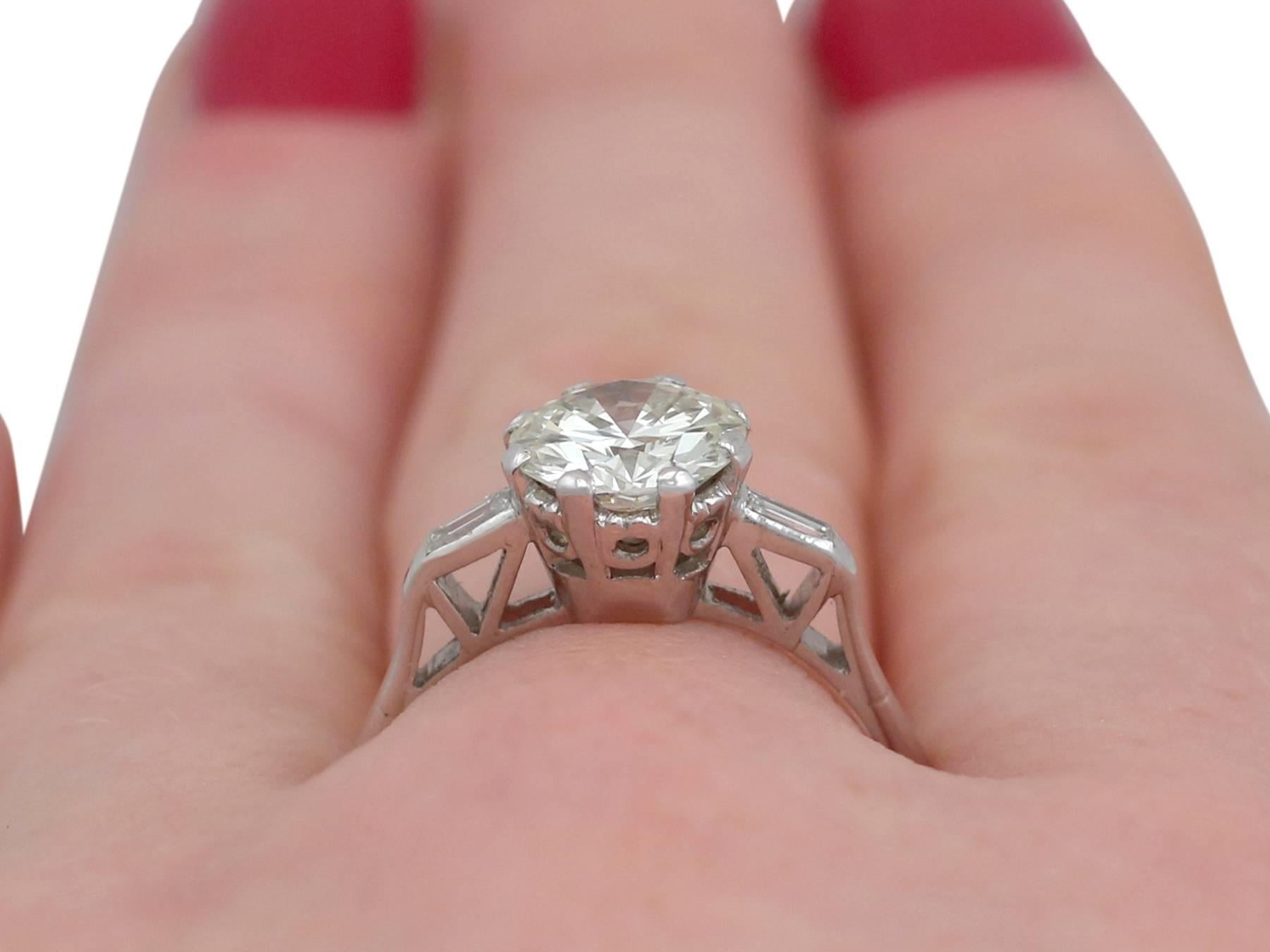 1950s 1.92 Carat Diamond and White Gold Solitaire Ring 4