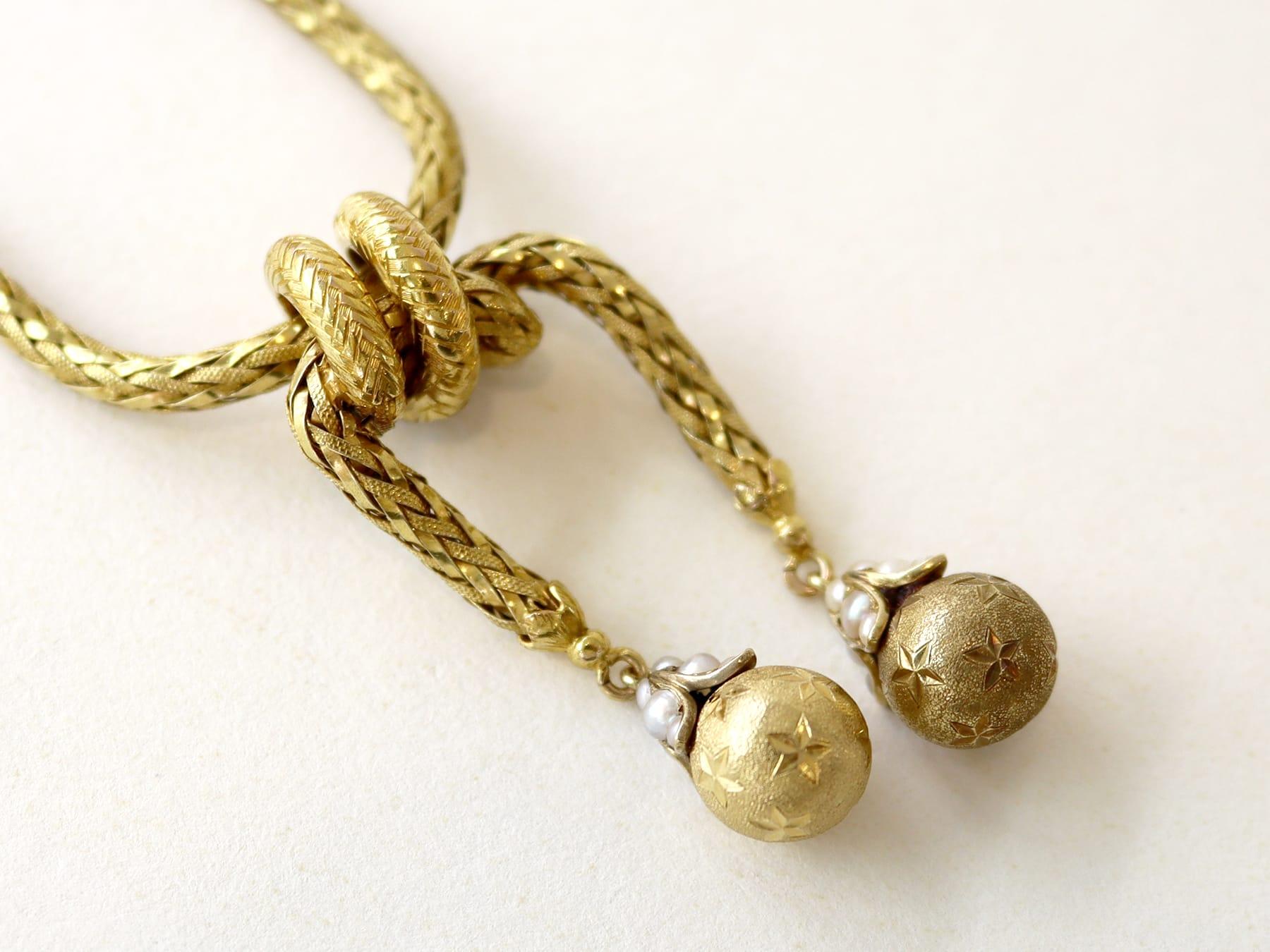 Collana intrecciata in oro giallo 18 carati e perle di seme in stile Art Nouveau Circa 1920 In condizioni ottime in vendita a Jesmond, Newcastle Upon Tyne