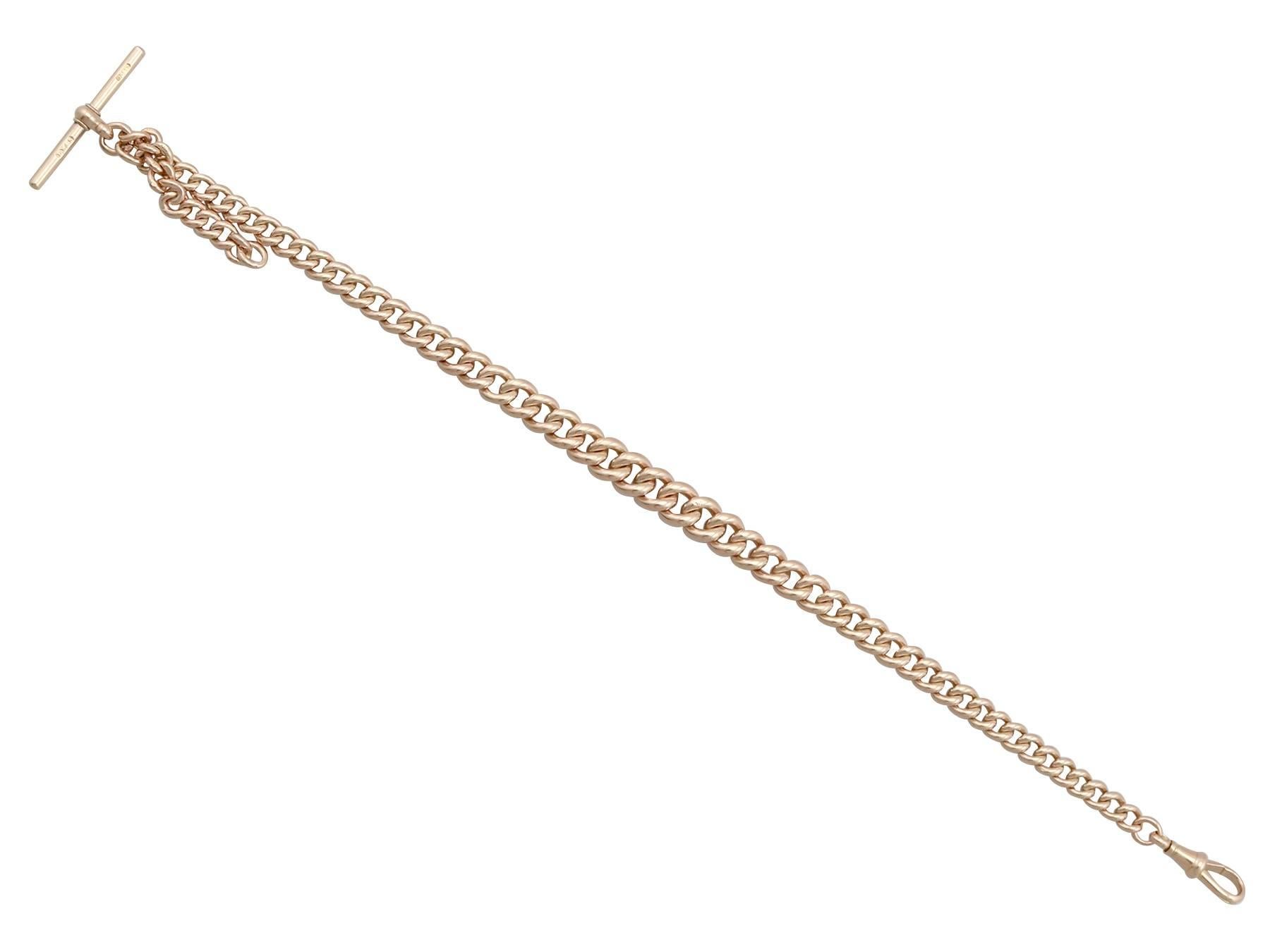 An exceptional antique 9 carat yellow gold Albert watch chain ; part of our diverse antique jewellery and estate jewelry collections.

This exceptional, fine and impressive Albert watch chain has been crafted in 9 ct yellow gold.

The rounded curb