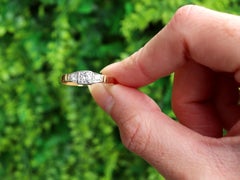 Anello vintage "trilogy" con diamante da 0,43 carati e oro giallo 18k, risalente al 1950 circa