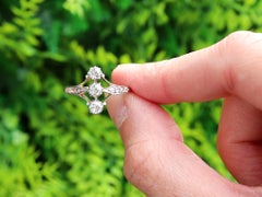 Antiker Trilogie-Ring aus 18-karätigem Roségold mit einem Diamanten von 0,70 Karat, um 1910