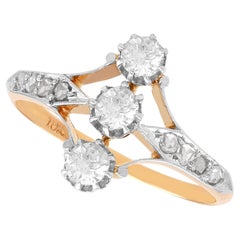 Antiker Trilogie-Ring aus 18-karätigem Roségold mit einem Diamanten von 0,70 Karat, um 1910