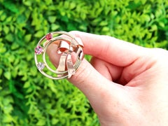 Spilla con spinello da 1,52 carati e oro rosa e giallo 14k di Tiffany & Co, circa 1935