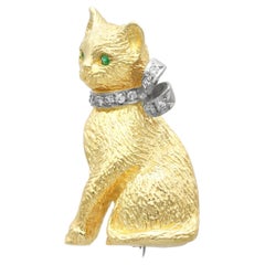 Vintage Emerald 0.20 Carat Diamond and 18k Yellow Gold Cat Brooch (1972)