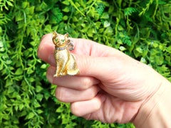 Vintage Emerald 0.20 Carat Diamond and 18k Yellow Gold Cat Brooch (1972)