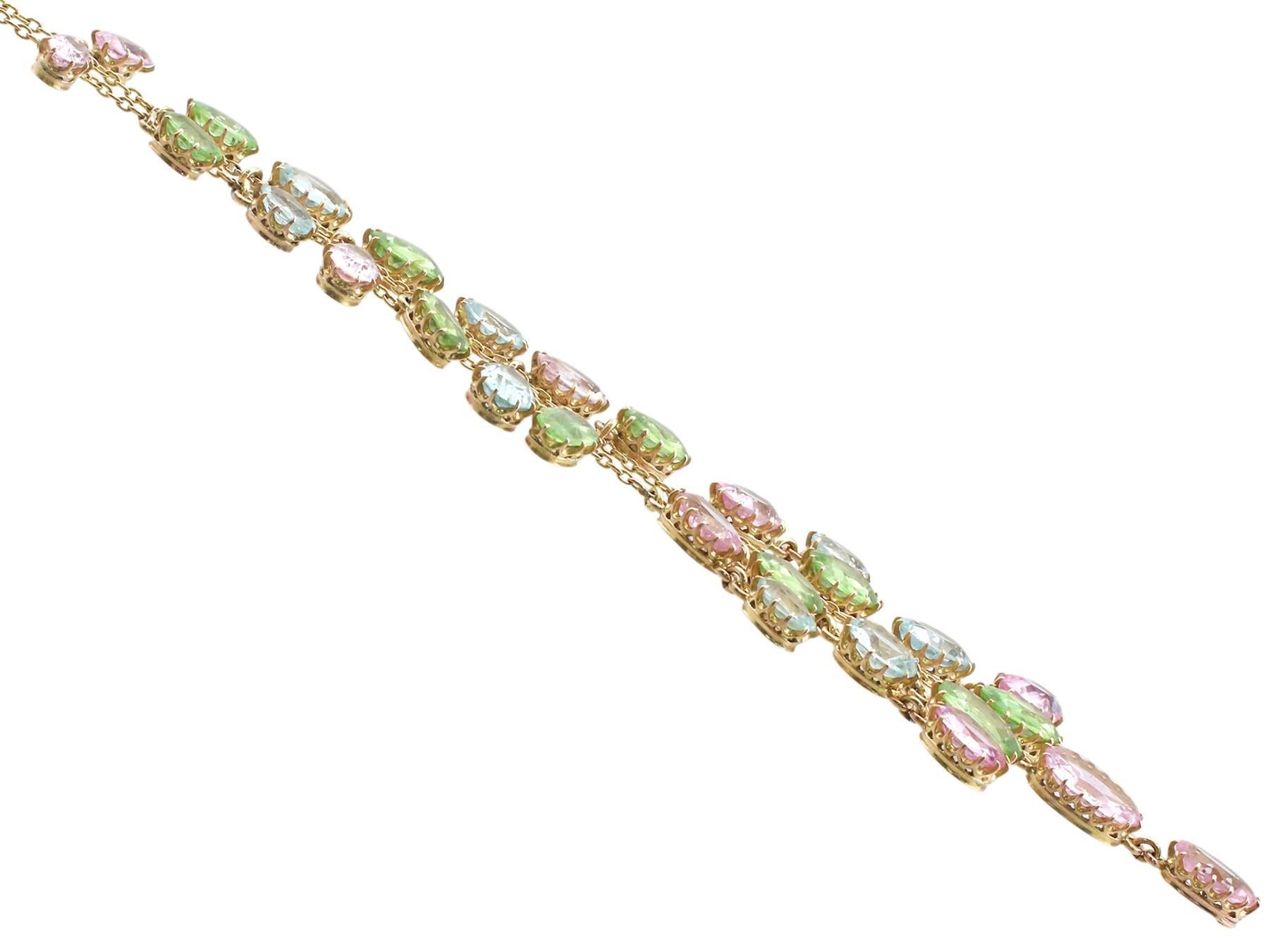 1900s 25.87 Ct Rose Quartz Peridot, Aquamarine and 18k Yellow Gold Necklace In Excellent Condition In Jesmond, Newcastle Upon Tyne