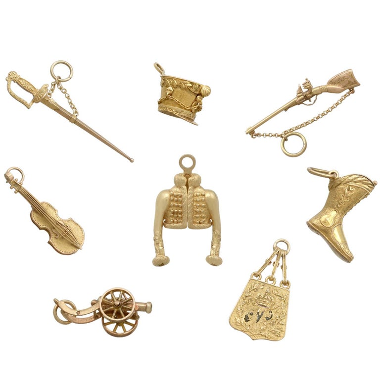 1810s French Yellow Gold Bracelet Charms Napoleonic Hussar For 1810s French Yellow Gold Bracelet Charms Napoleonic Hussar For