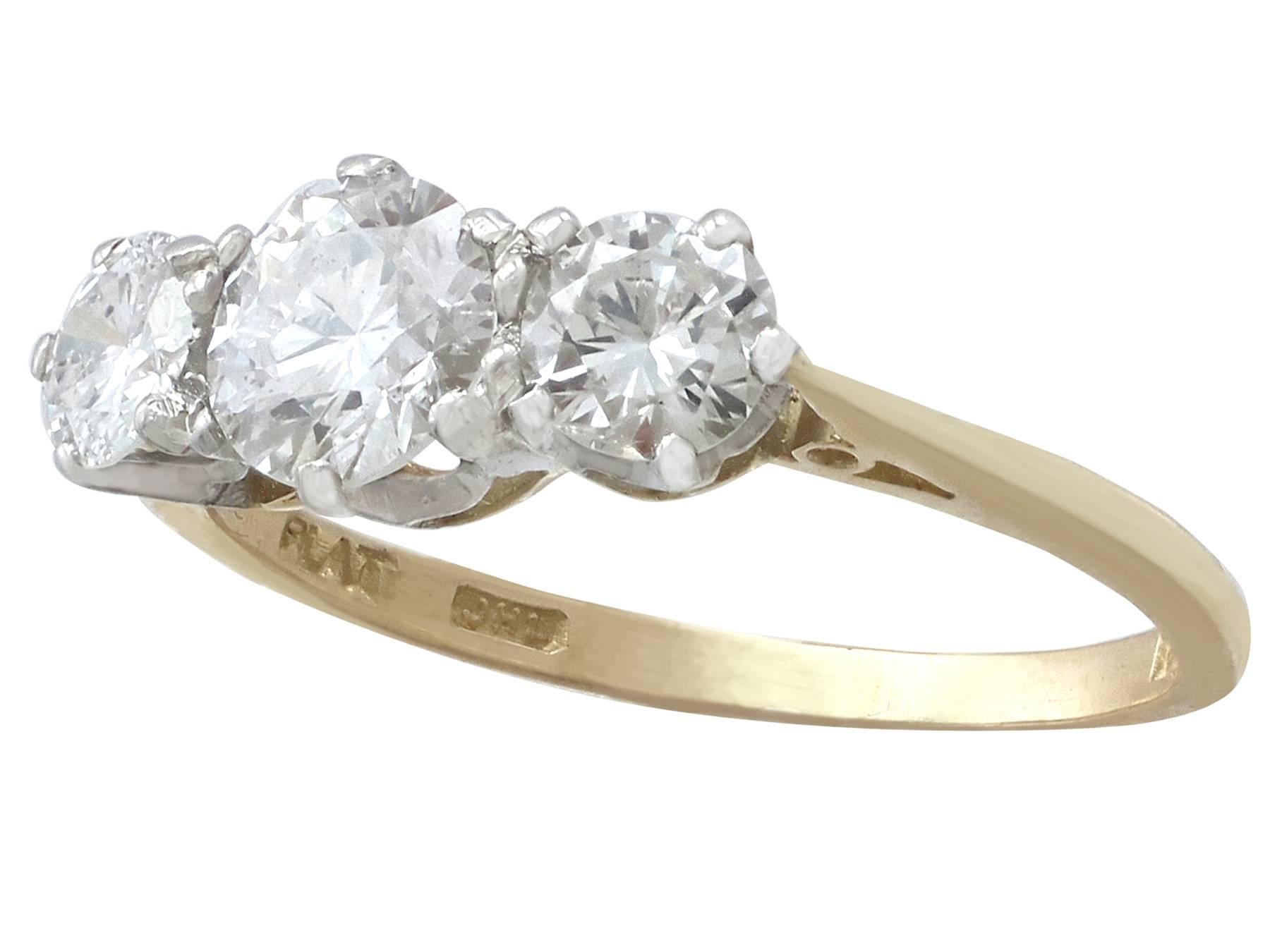 1.27Ct Diamond and Yellow Gold Trilogy Ring - Vintage 1964 In Excellent Condition In Jesmond, Newcastle Upon Tyne