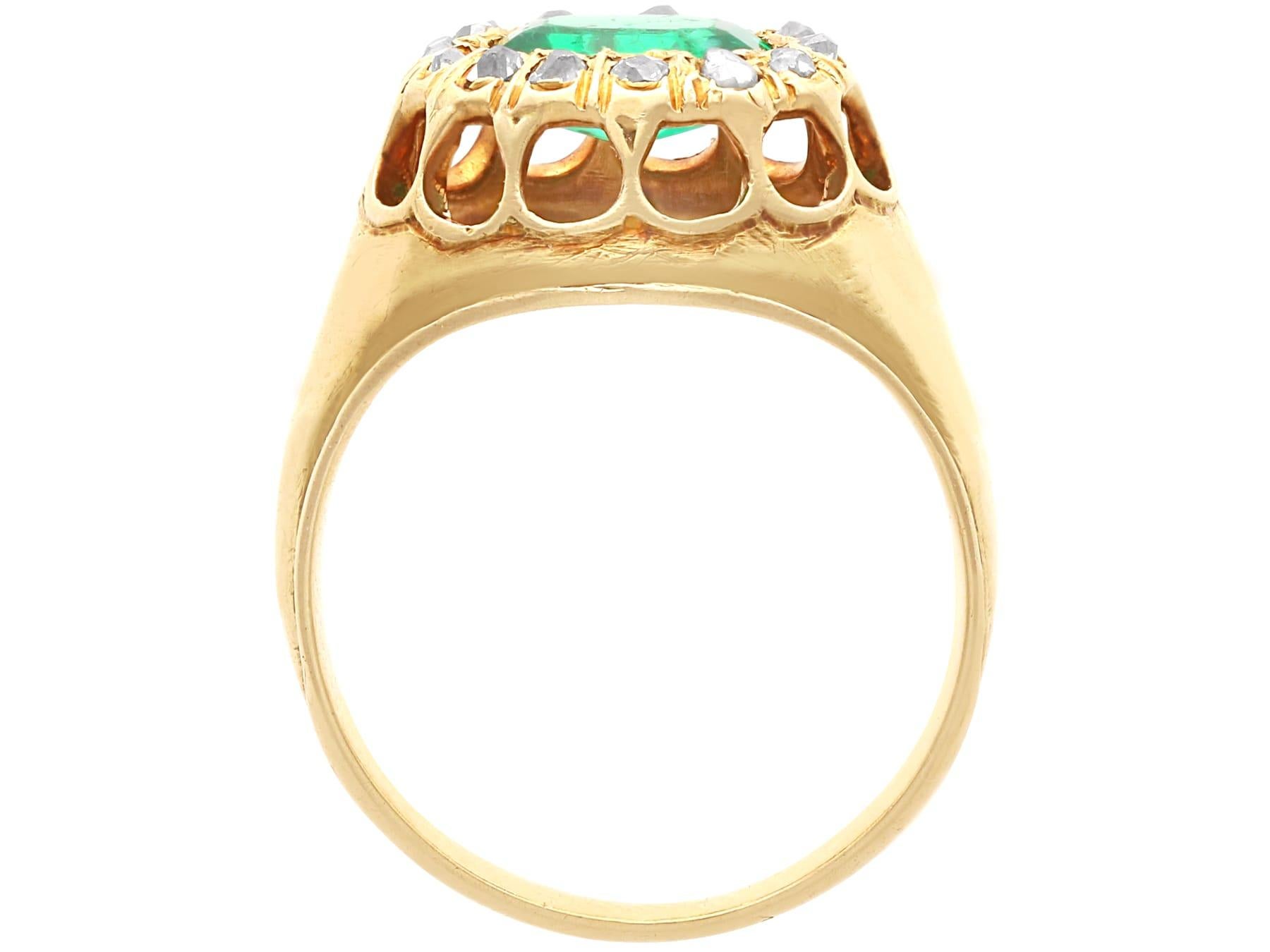 Bague cocktail en or jaune avec émeraude de Colombie de 1,22 carat et diamants Pour femmes en vente