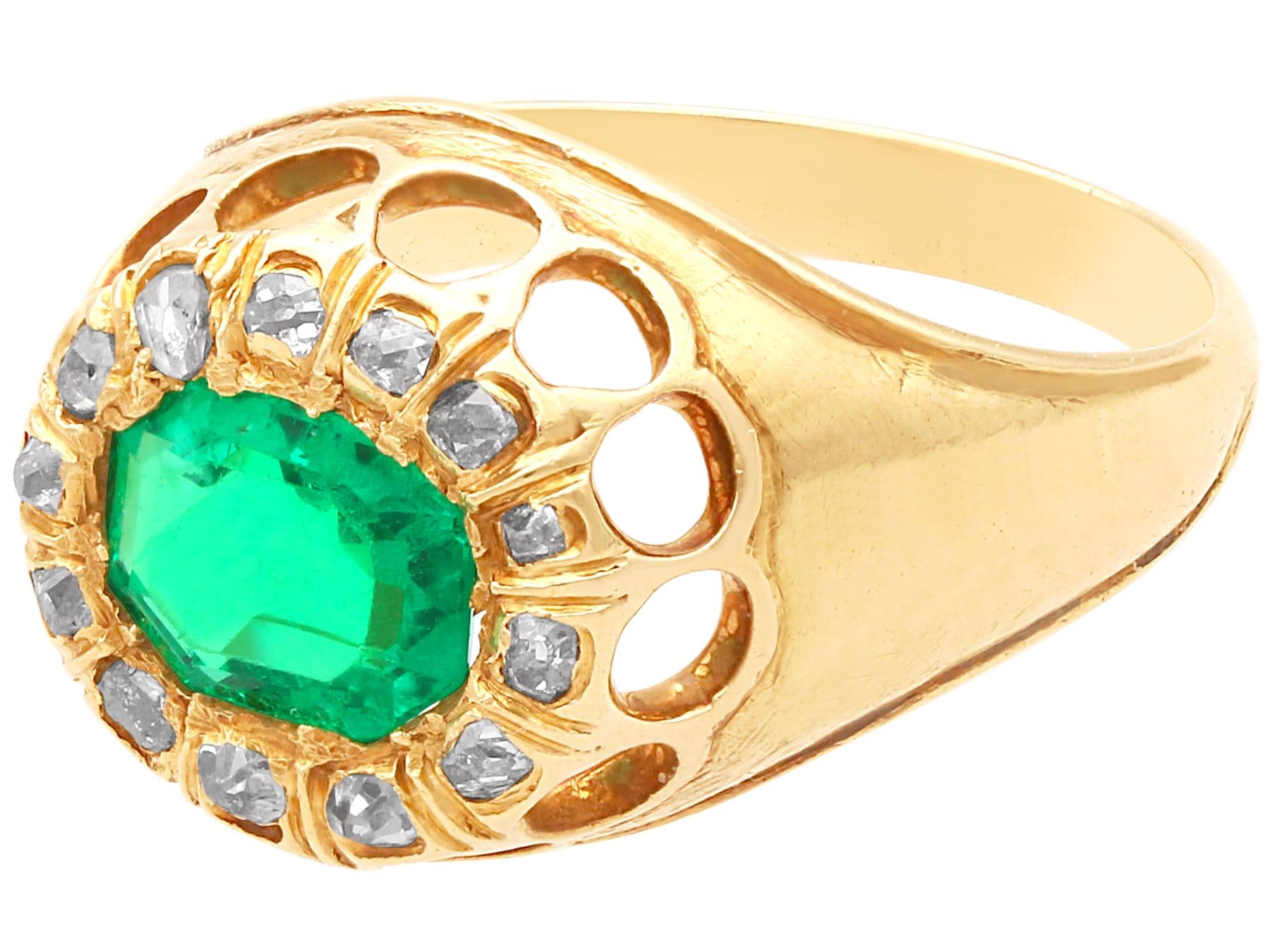 Taille hexagone Bague cocktail en or jaune avec émeraude de Colombie de 1,22 carat et diamants en vente