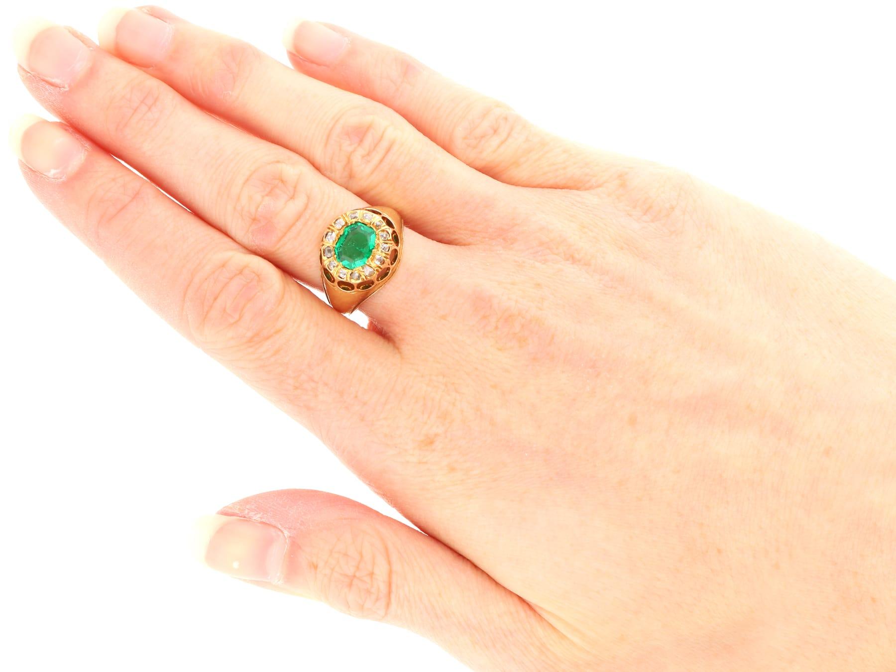 Bague cocktail en or jaune avec émeraude de Colombie de 1,22 carat et diamants en vente 2