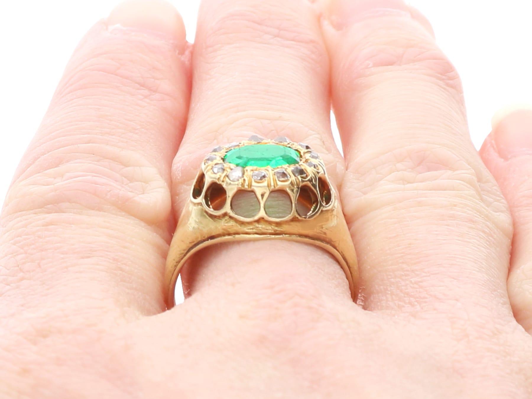 Bague cocktail en or jaune avec émeraude de Colombie de 1,22 carat et diamants en vente 4