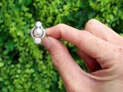 Anello antico con diamante e perla da 1,59 carati in oro bianco 18 carati