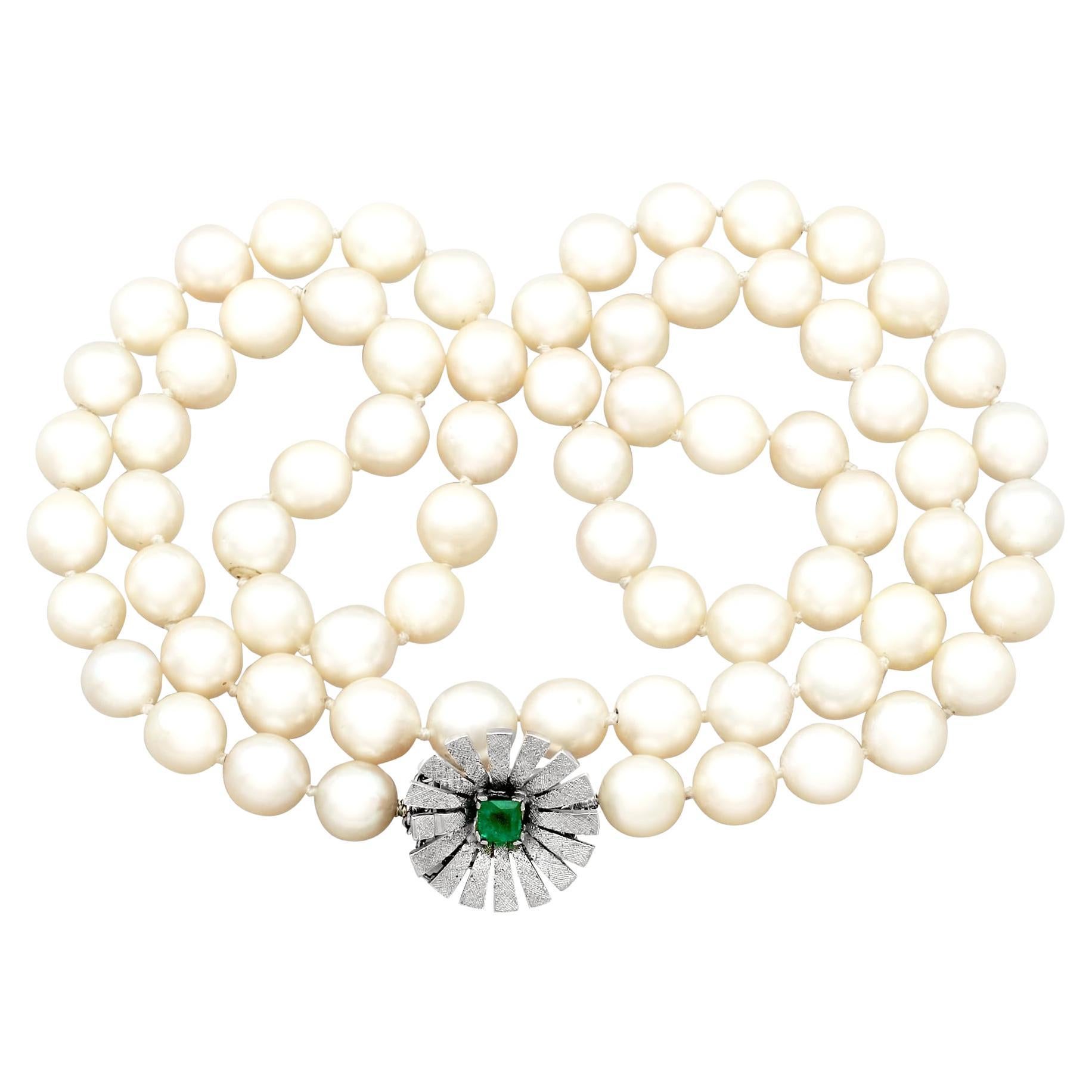 1960s Single Strand Cultured Pearl and Emerald Clasp White Gold Necklace