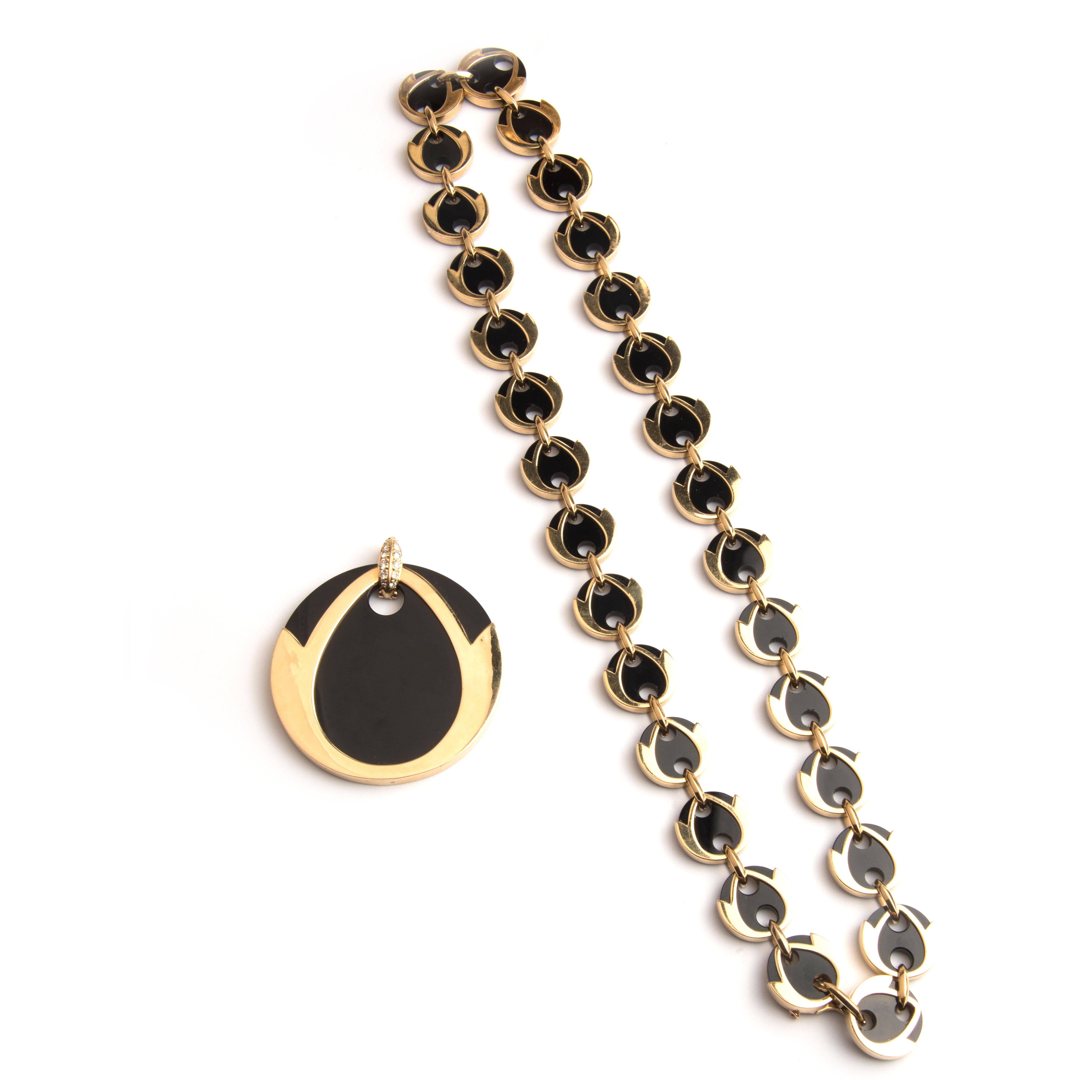 Boucheron 18 Karat Gold Diamond and Onyx Bracelet and Necklace Parure For Sale 1