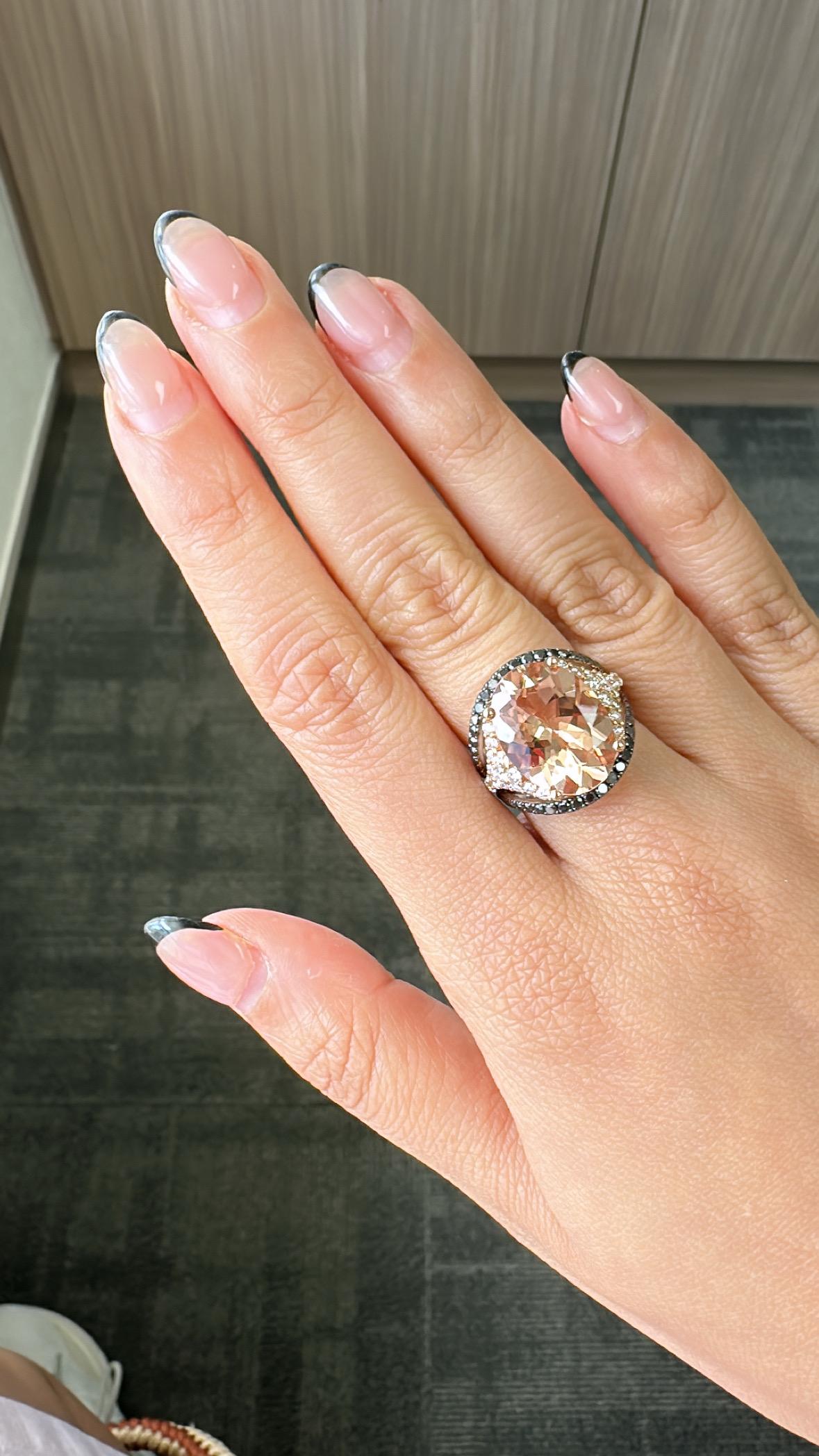 Anello di fidanzamento con morganite e diamanti neri in oro rosa 18 carati, 7,90 carati in vendita 4