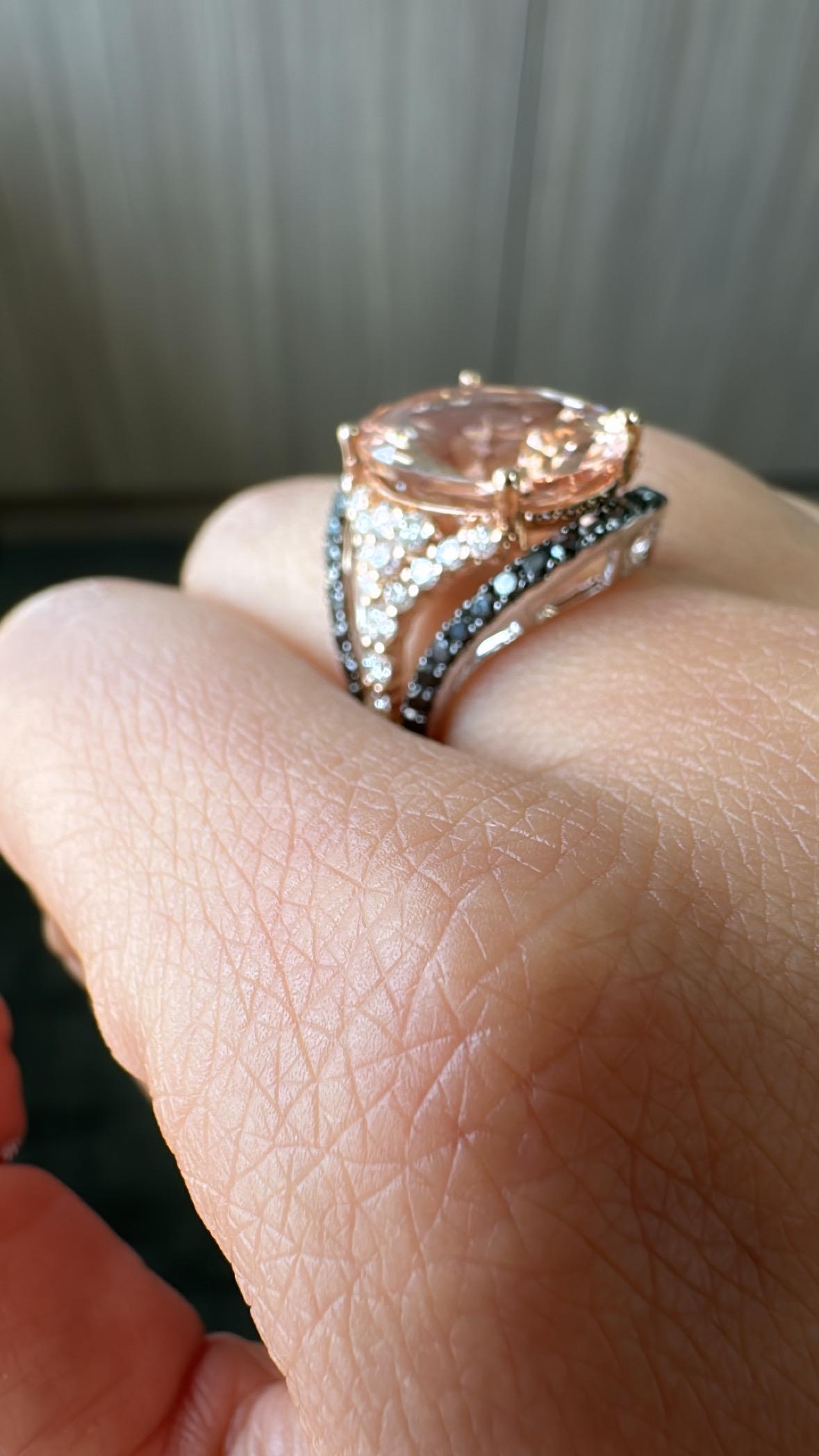 Anello di fidanzamento con morganite e diamanti neri in oro rosa 18 carati, 7,90 carati in vendita 2