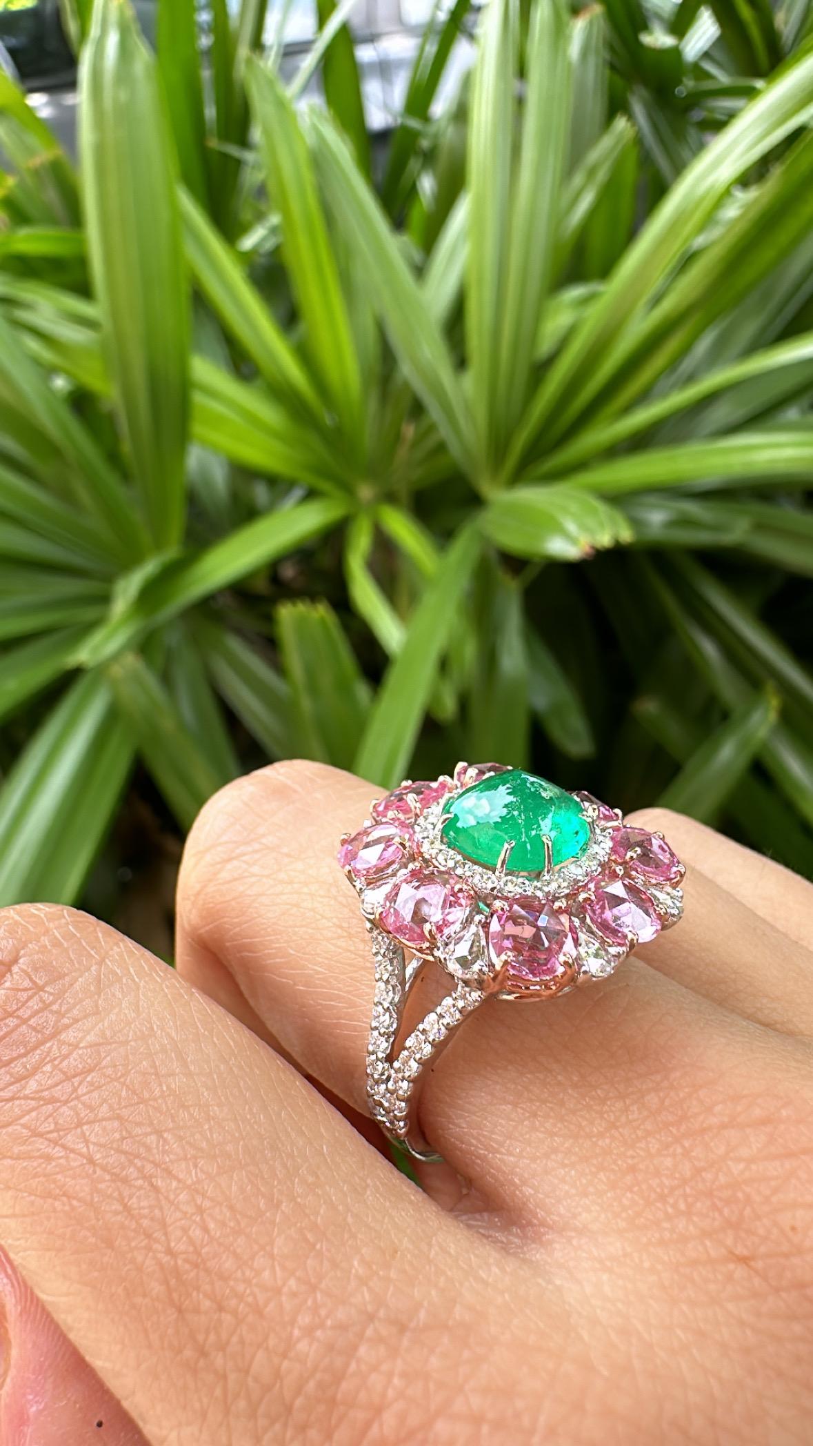 Kolumbianischer Cocktailring mit Smaragd im Zuckerhut-Schliff, rosa Saphiren und Diamanten im Rosenschliff im Angebot 4