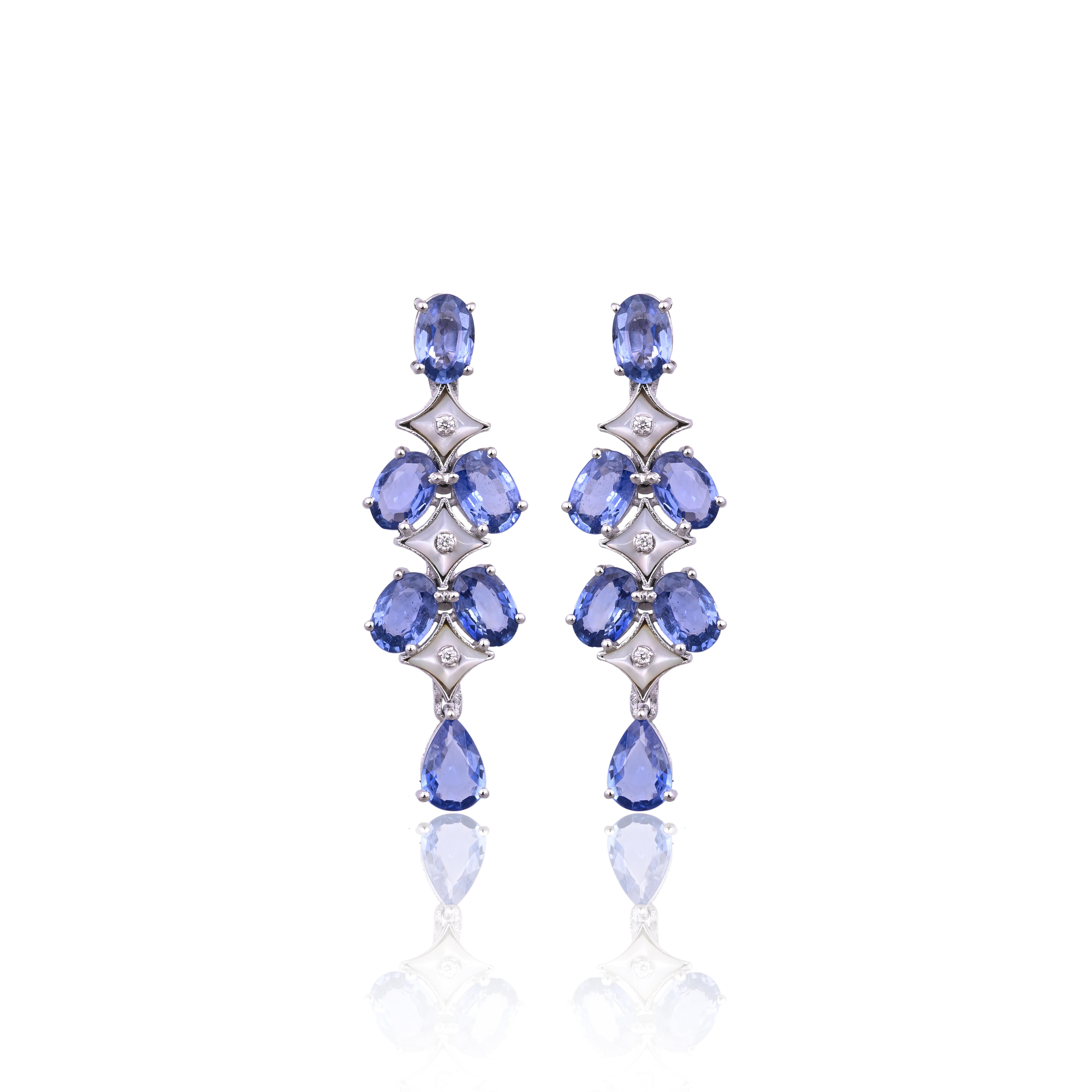 Collar y Pendientes Engastados en Oro de 18k, Zafiros Azules, Nácar y Diamantes Moderno en venta