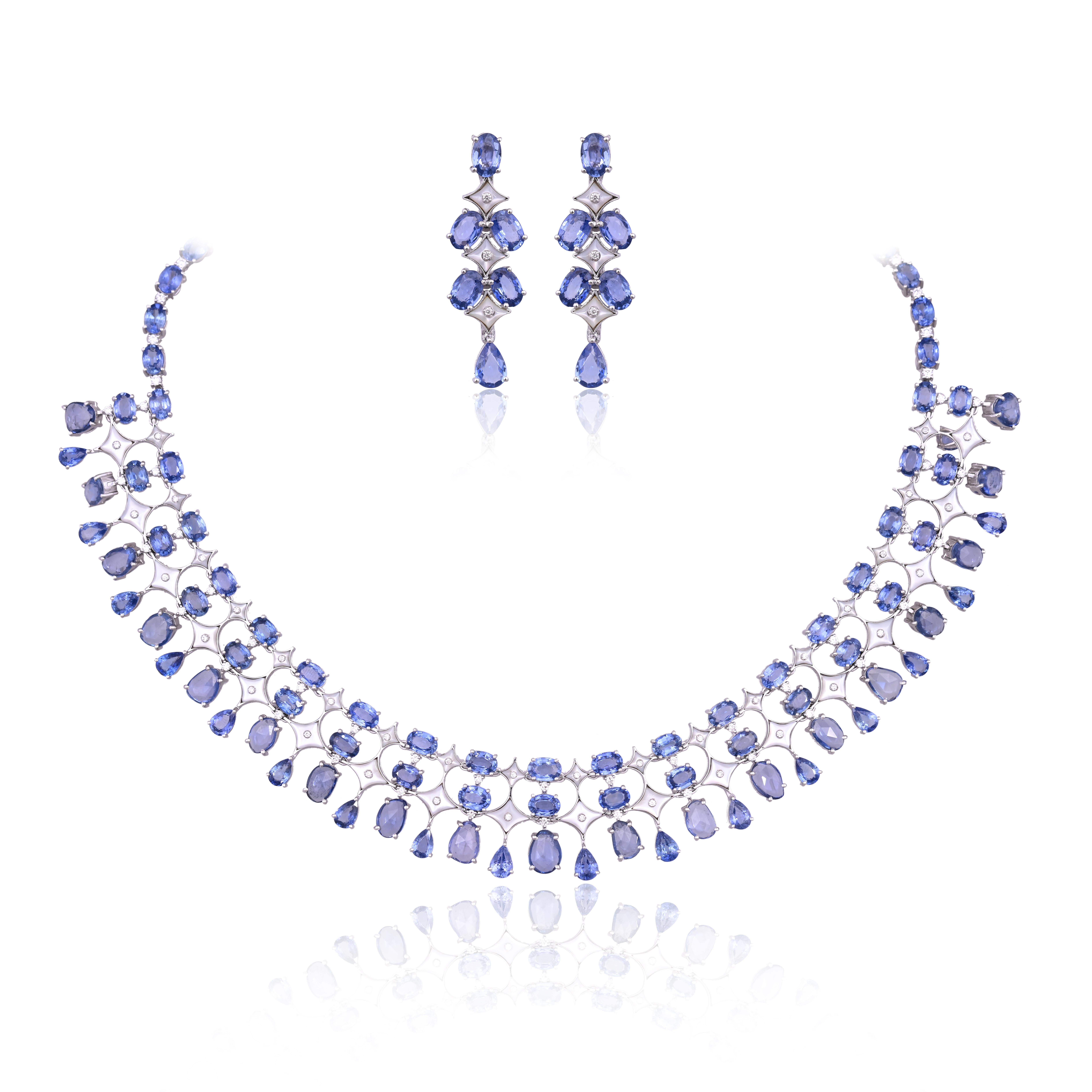 Collar y Pendientes Engastados en Oro de 18k, Zafiros Azules, Nácar y Diamantes en Nuevo estado para la venta en Hong Kong, HK