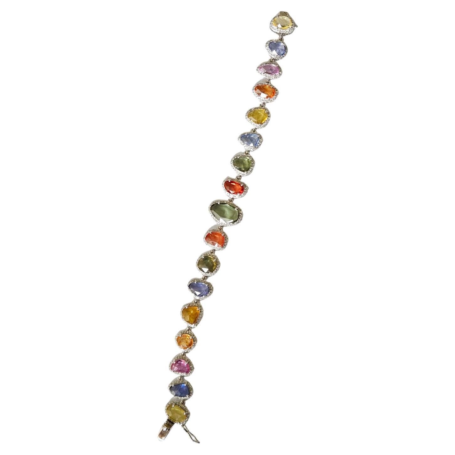 Pulsera moderna engastada en oro de 18 quilates, multizafiro de Ceilán talla rosa y diamantes en venta